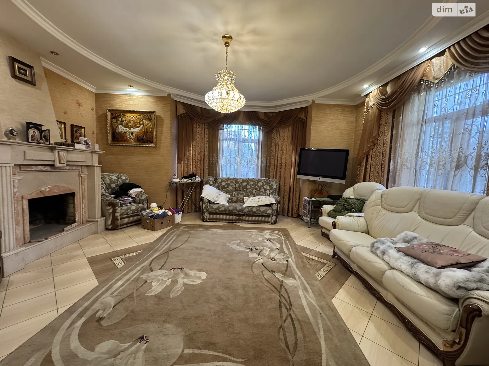 Сдается в аренду дом на 3 этажа 250 кв. м с бассейном, цена: 250 $ - фото 1