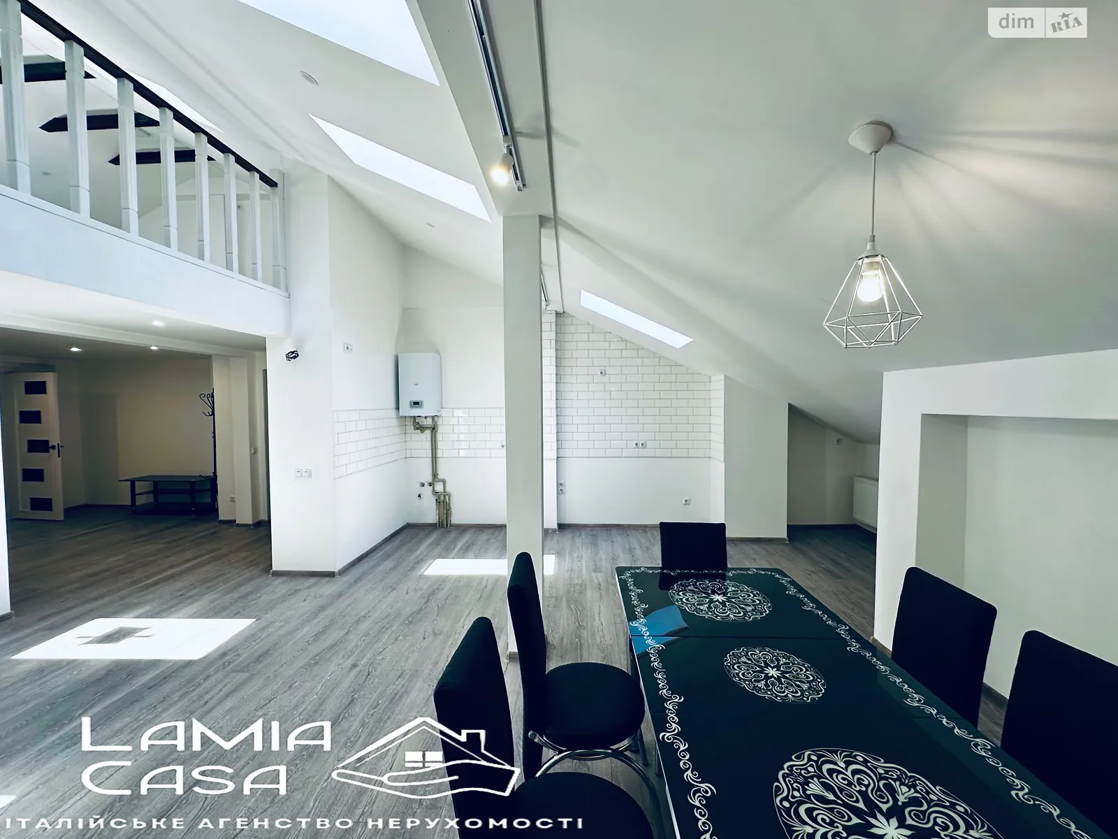 Продается 3-комнатная квартира 120 кв. м в Черновцах - фото 1