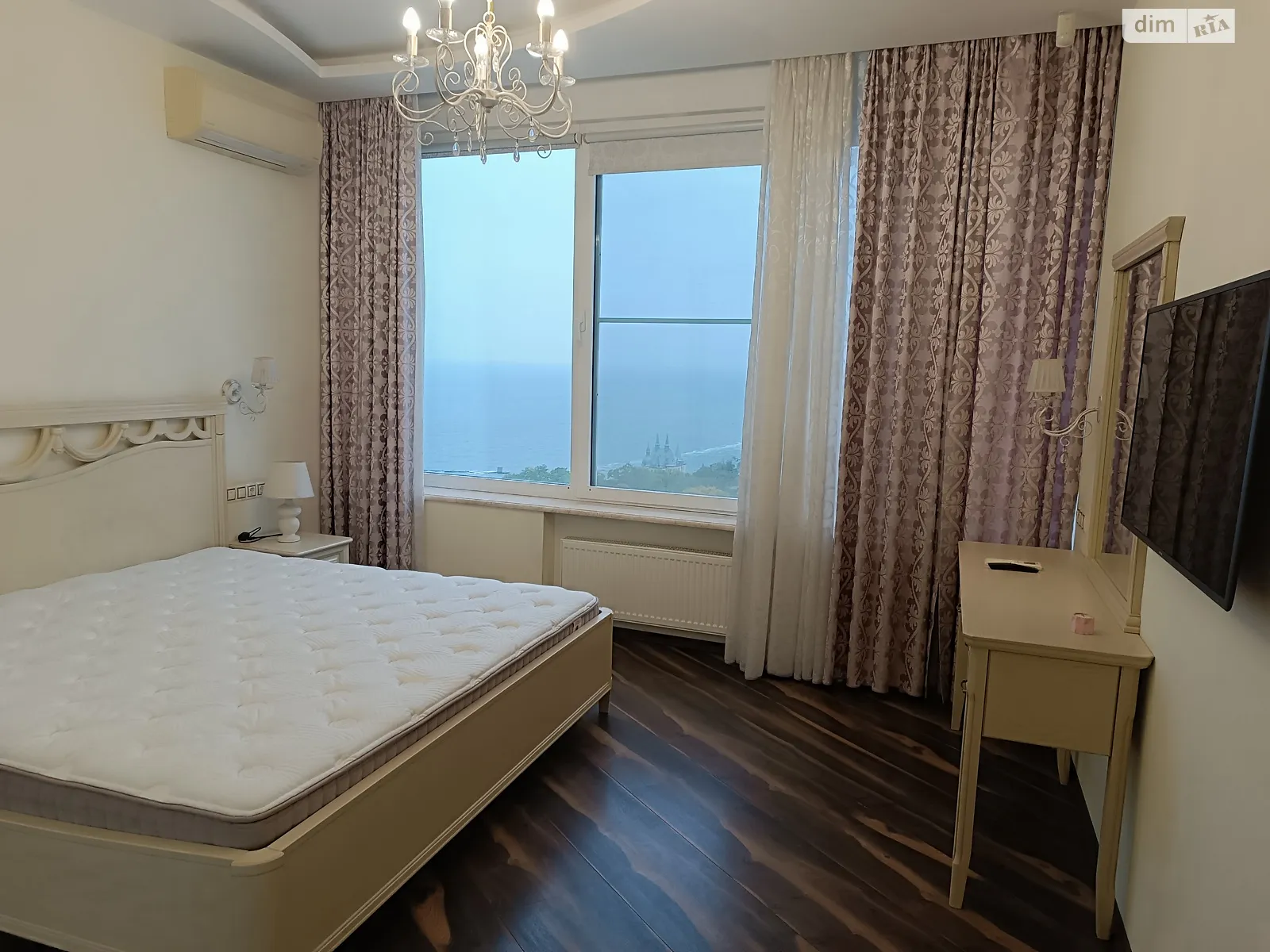 Сдается в аренду 2-комнатная квартира 100 кв. м в Одессе, ул. Литературная, 1А - фото 1