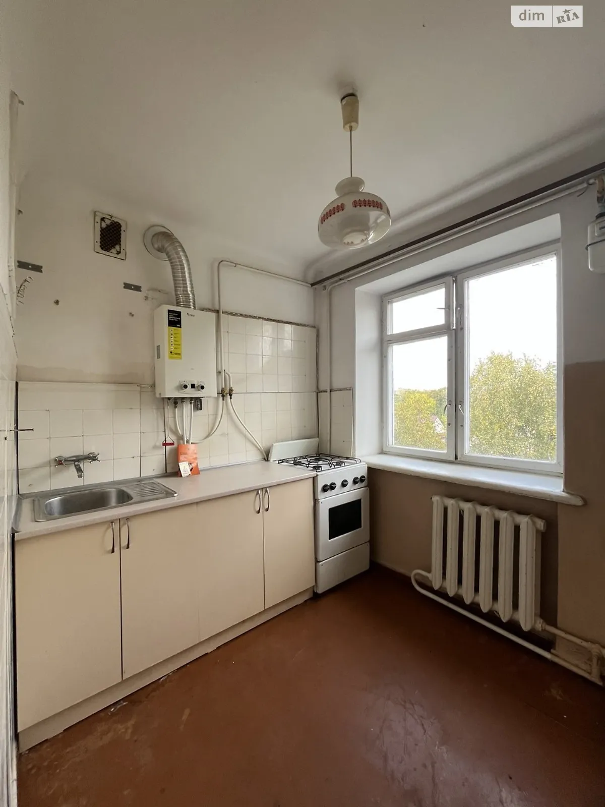 Продается 3-комнатная квартира 53 кв. м в Ровно, ул. Степана Бандеры - фото 1