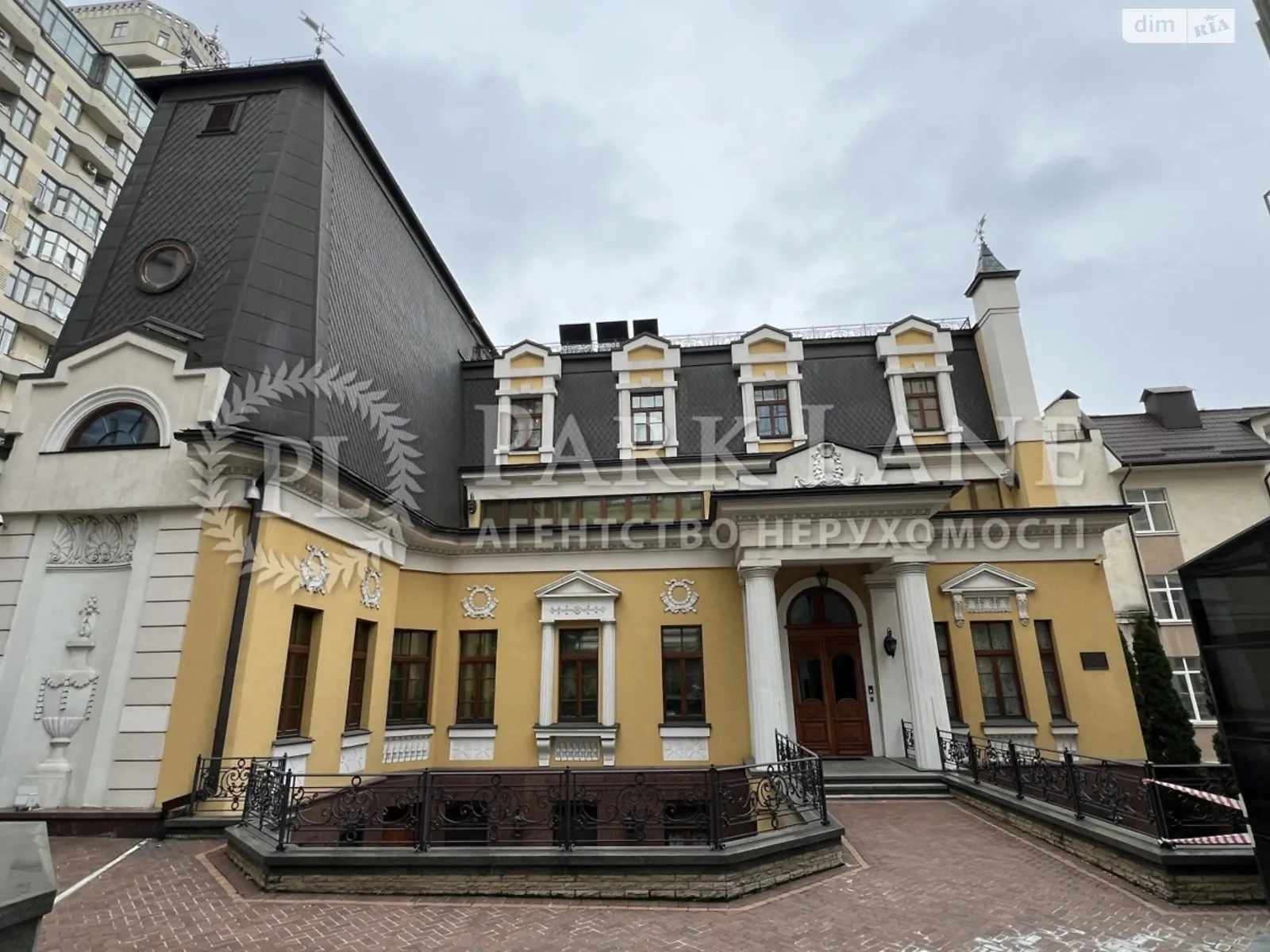 Продается офис 1342 кв. м в бизнес-центре, цена: 9500000 $ - фото 1