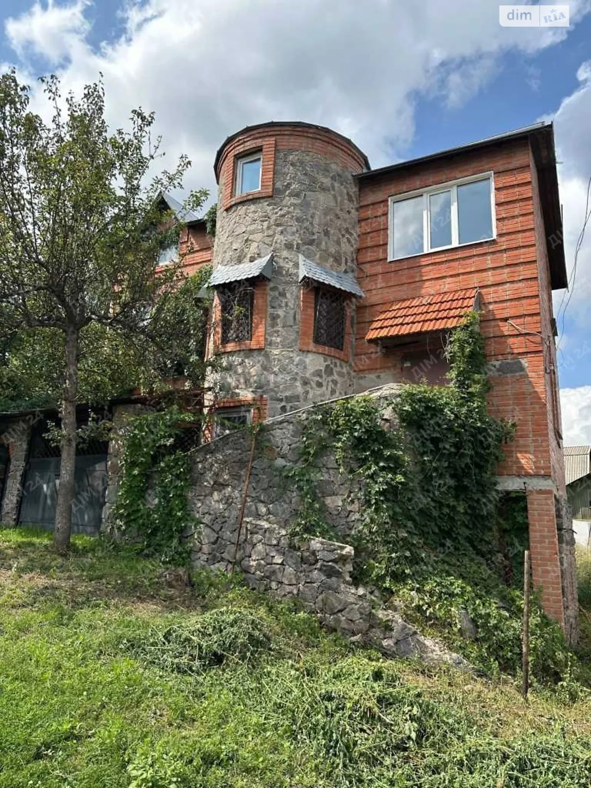 Продается дом на 3 этажа 150 кв. м с мансардой, цена: 64000 $ - фото 1