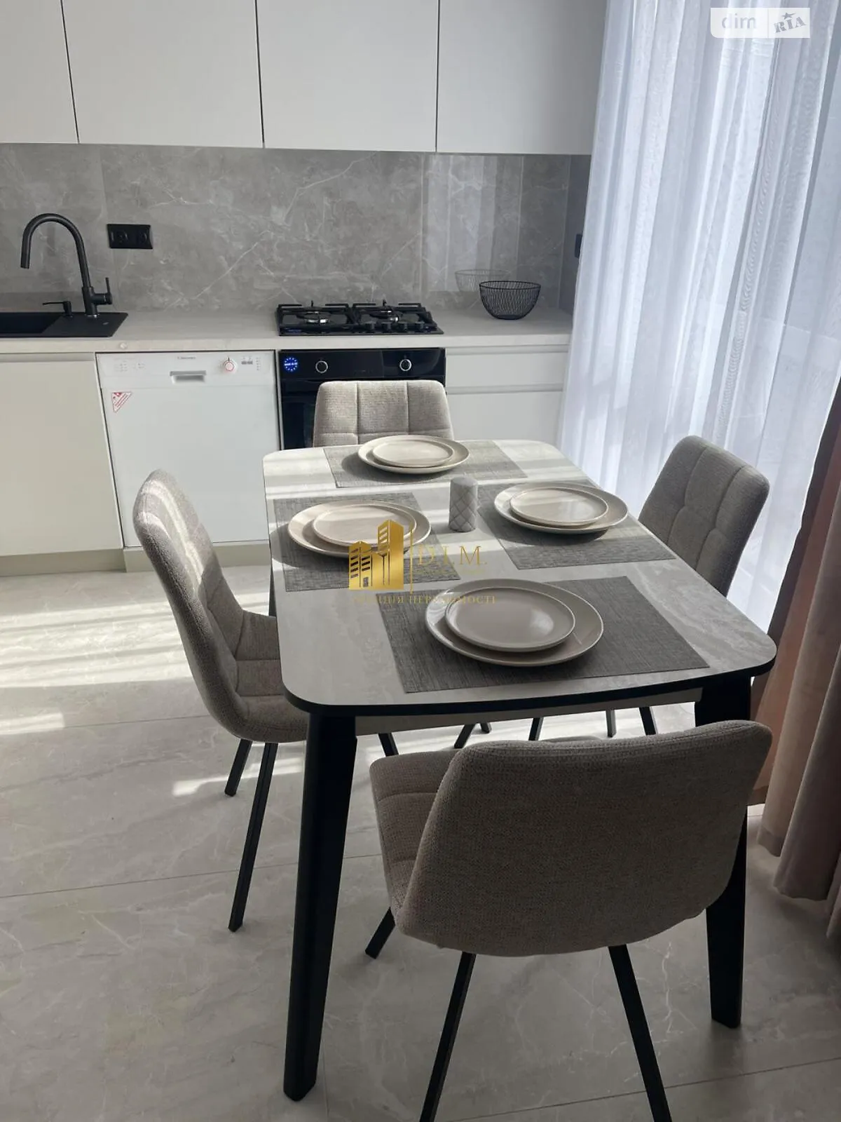 Сдается в аренду дом на 2 этажа 60 кв. м с подвалом, цена: 1200 $ - фото 1