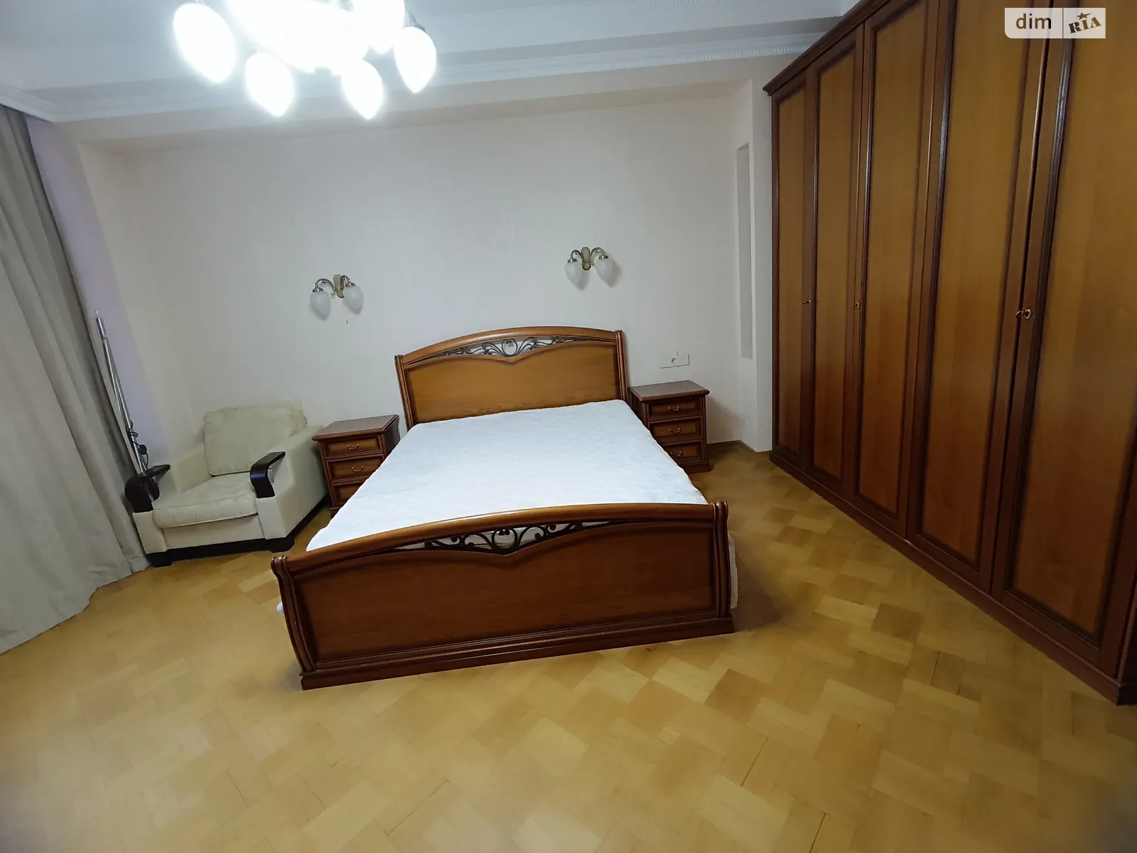 Сдается в аренду 3-комнатная квартира 135 кв. м в Одессе, ул. Литературная, 1А - фото 1