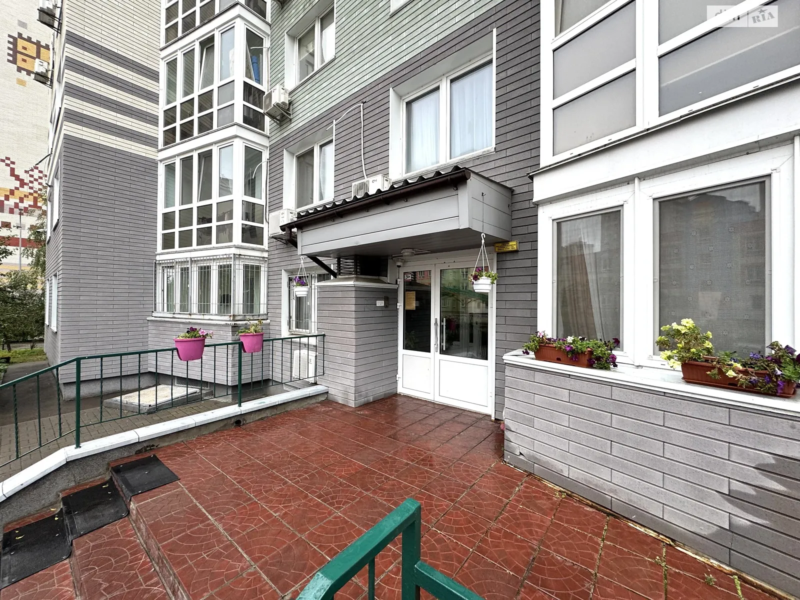 Продається 3-кімнатна квартира 74.3 кв. м у Києві, вул. Софії Русової, 3В - фото 1