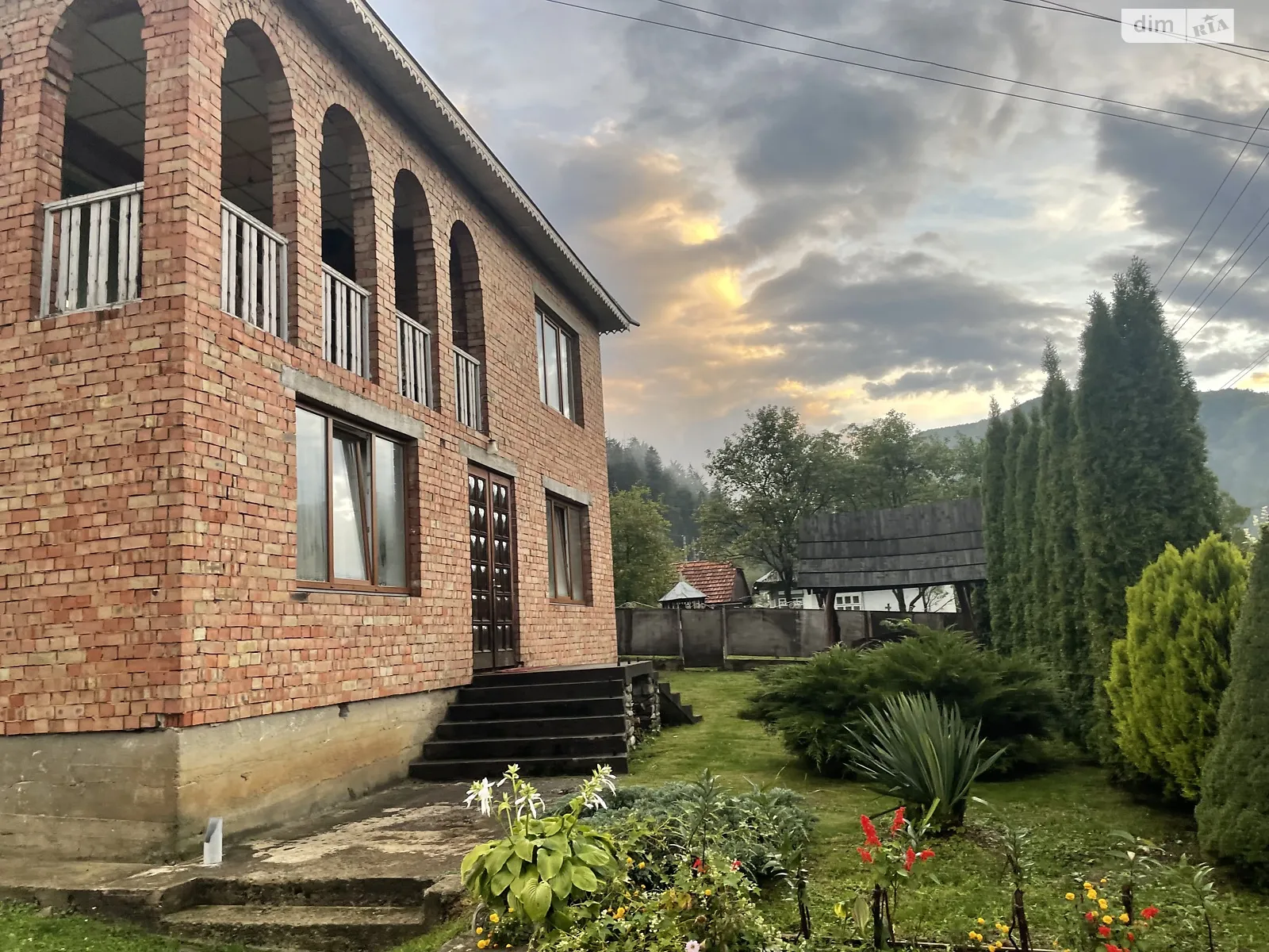 Продается дом на 2 этажа 290 кв. м с садом, цена: 148000 $ - фото 1