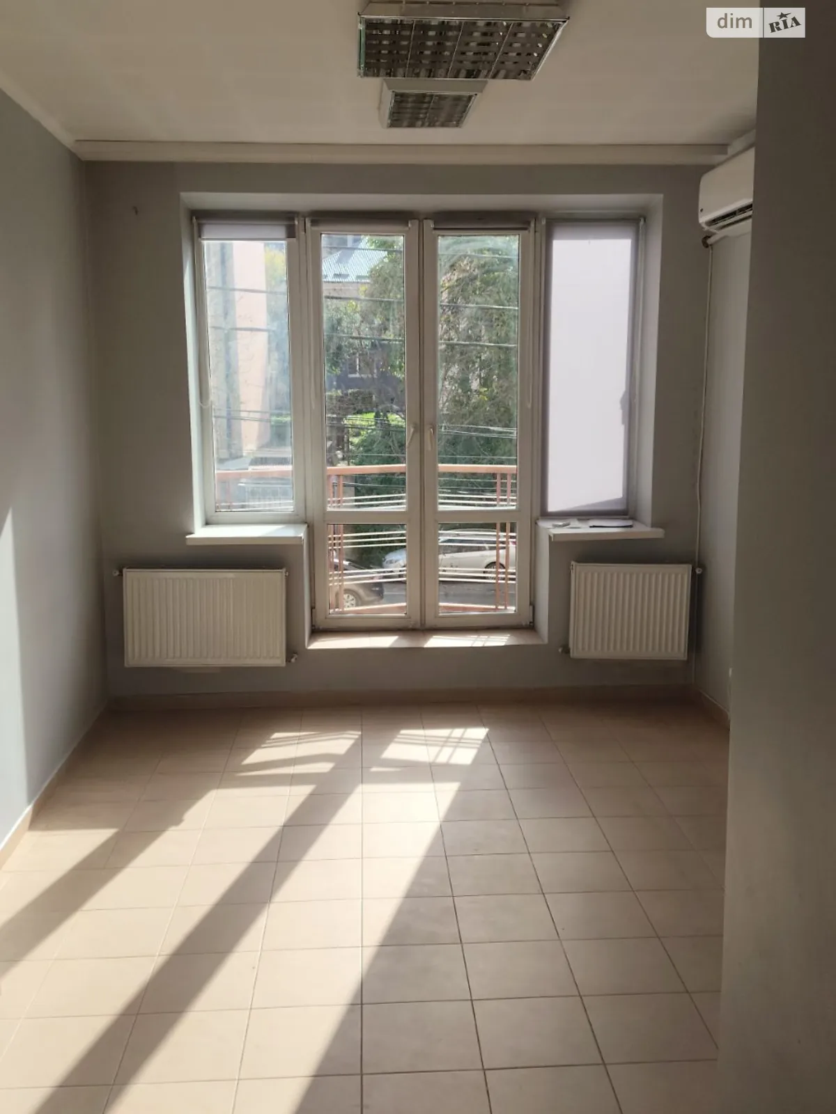 Сдается в аренду офис 28 кв. м в бизнес-центре, цена: 5500 грн - фото 1