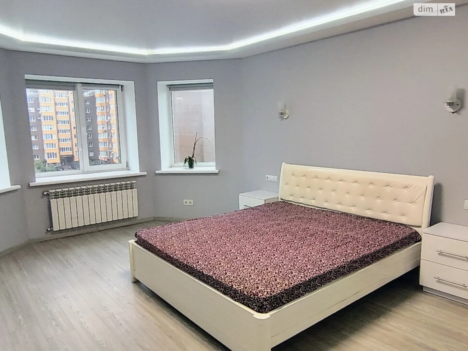 Продается 1-комнатная квартира 44 кв. м в Ровно, ул. Соборная, 283 - фото 1