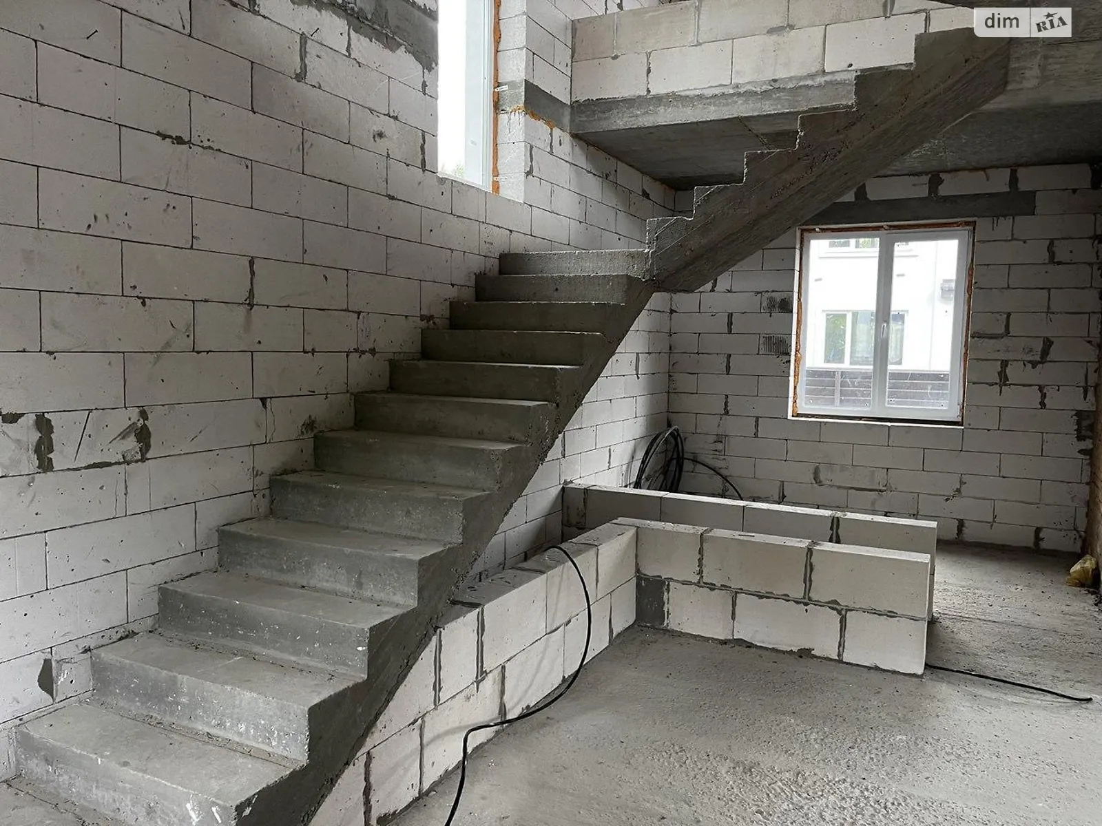 Продается дом на 2 этажа 128.6 кв. м с подвалом, цена: 123000 $ - фото 1