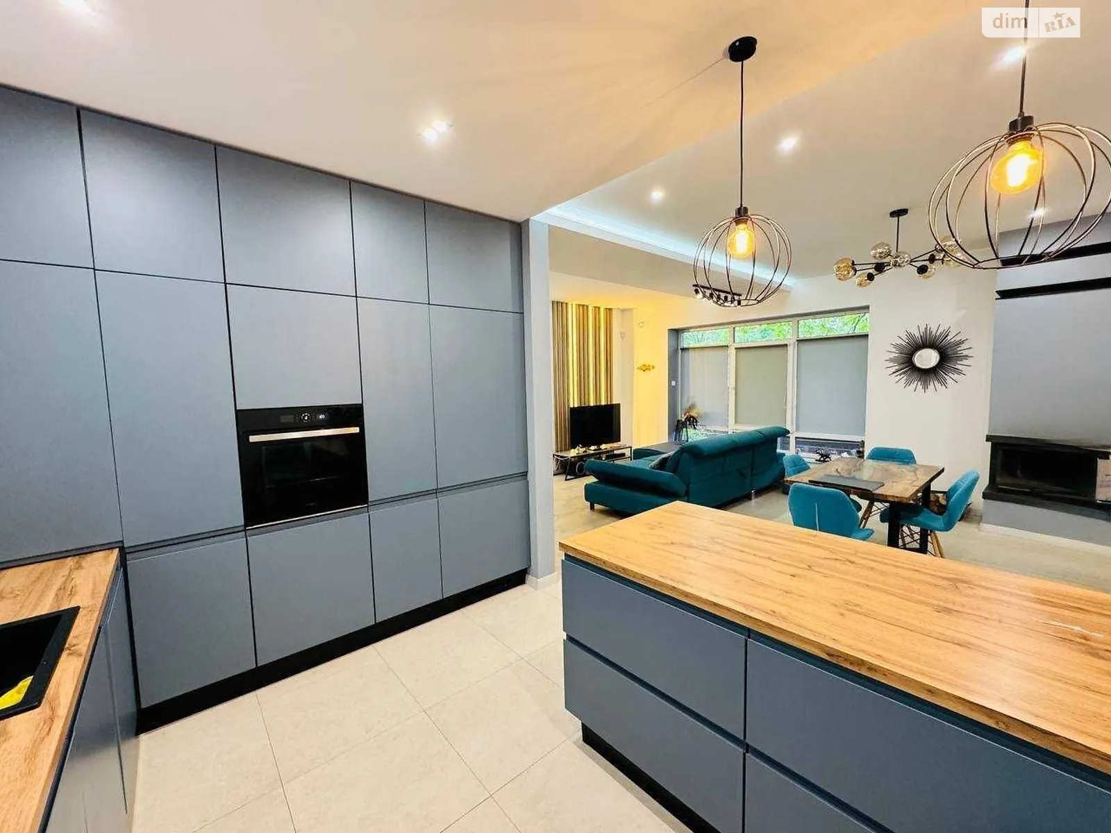 Продается дом на 2 этажа 130 кв. м с верандой, цена: 250000 $ - фото 1