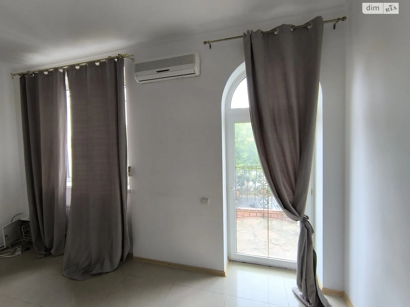 Сдается в аренду дом на 3 этажа 430 кв. м с баней/сауной, цена: 2000 $ - фото 1