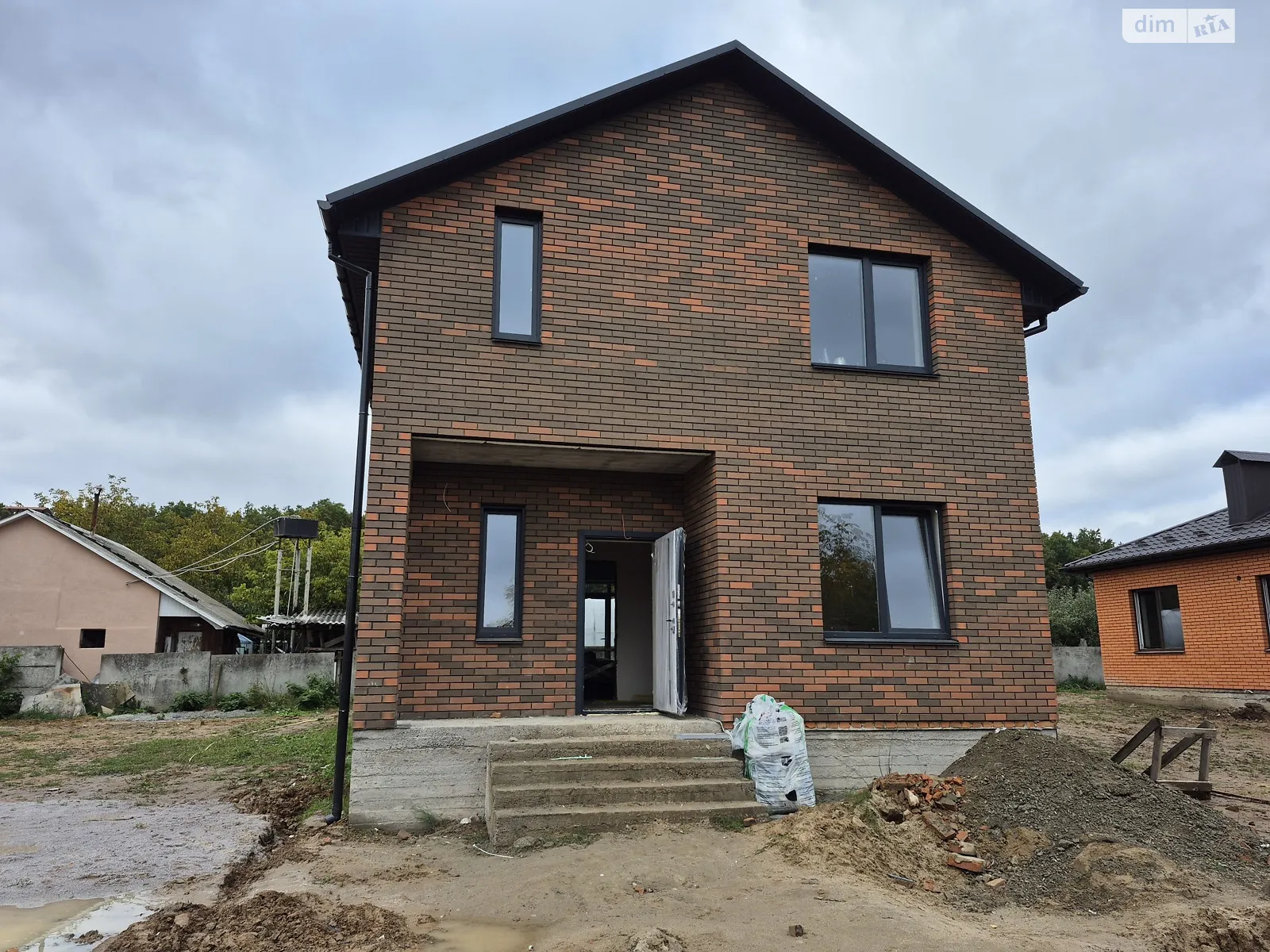 Продается дом на 2 этажа 123 кв. м с бассейном, цена: 84000 $ - фото 1