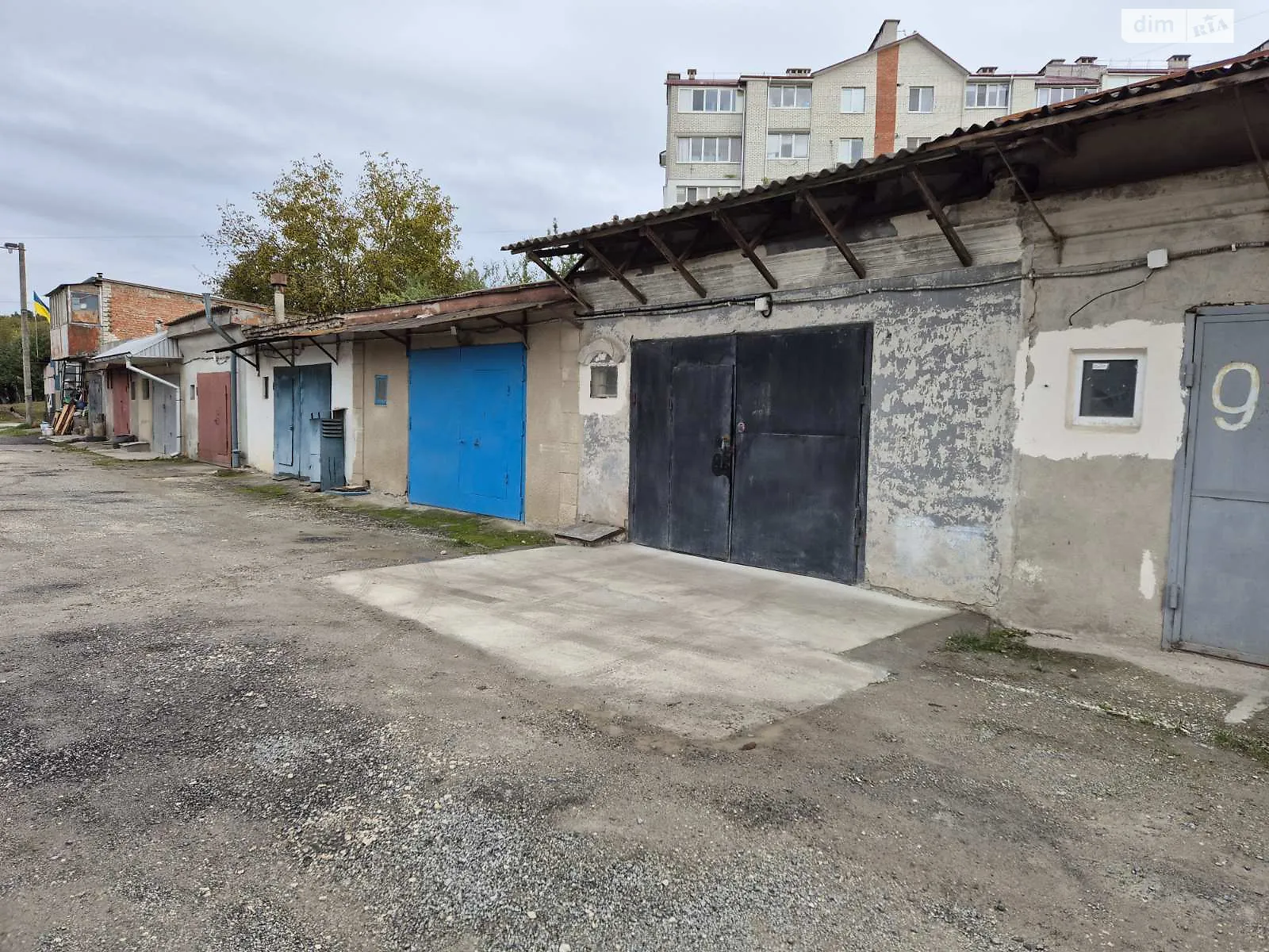 Продается место в гаражном кооперативе под легковое авто на 27 кв. м, цена: 12000 $ - фото 1