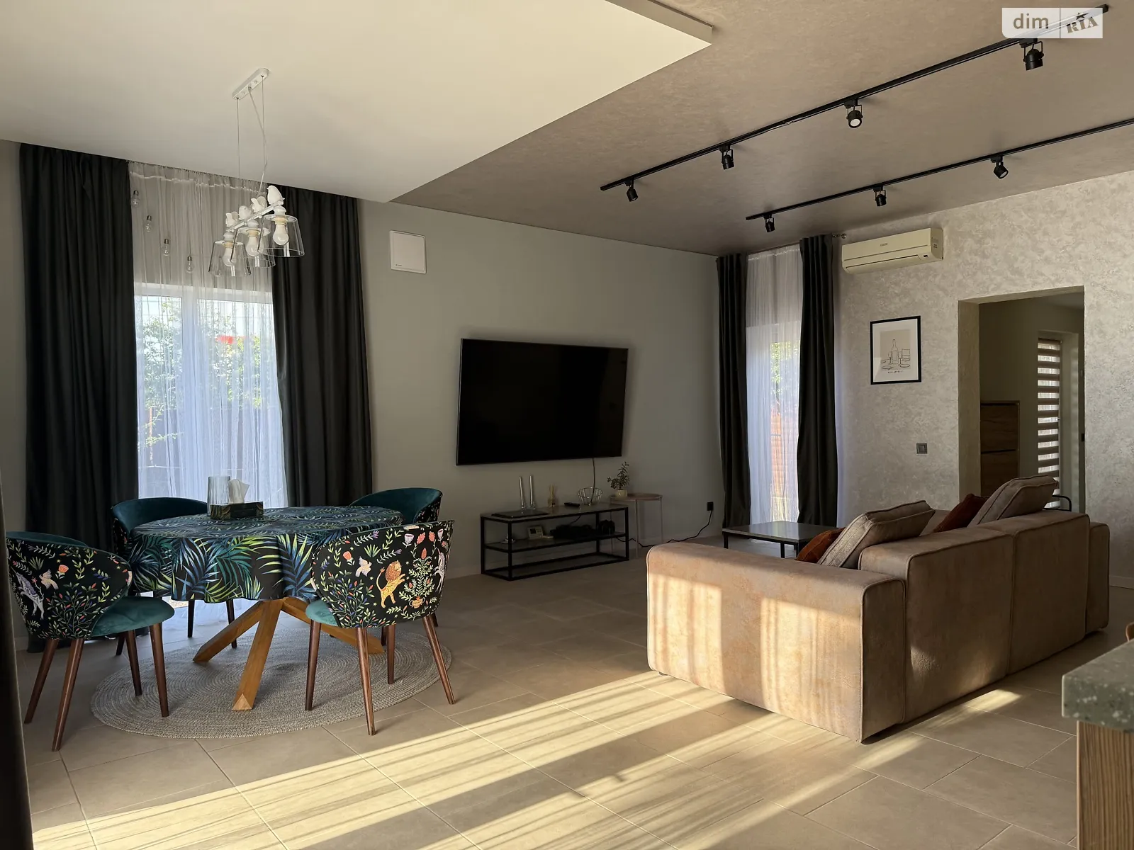 Сдается в аренду дом на 2 этажа 120 кв. м с террасой, цена: 1400 $ - фото 1