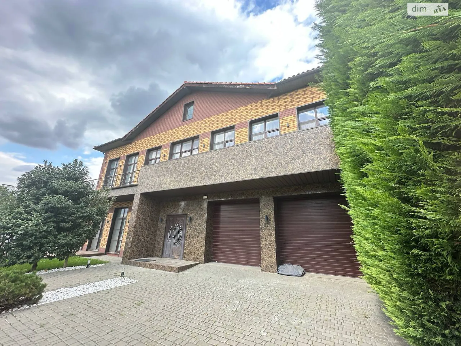 Сдается в аренду дом на 2 этажа 280 кв. м с подвалом, цена: 1600 $ - фото 1
