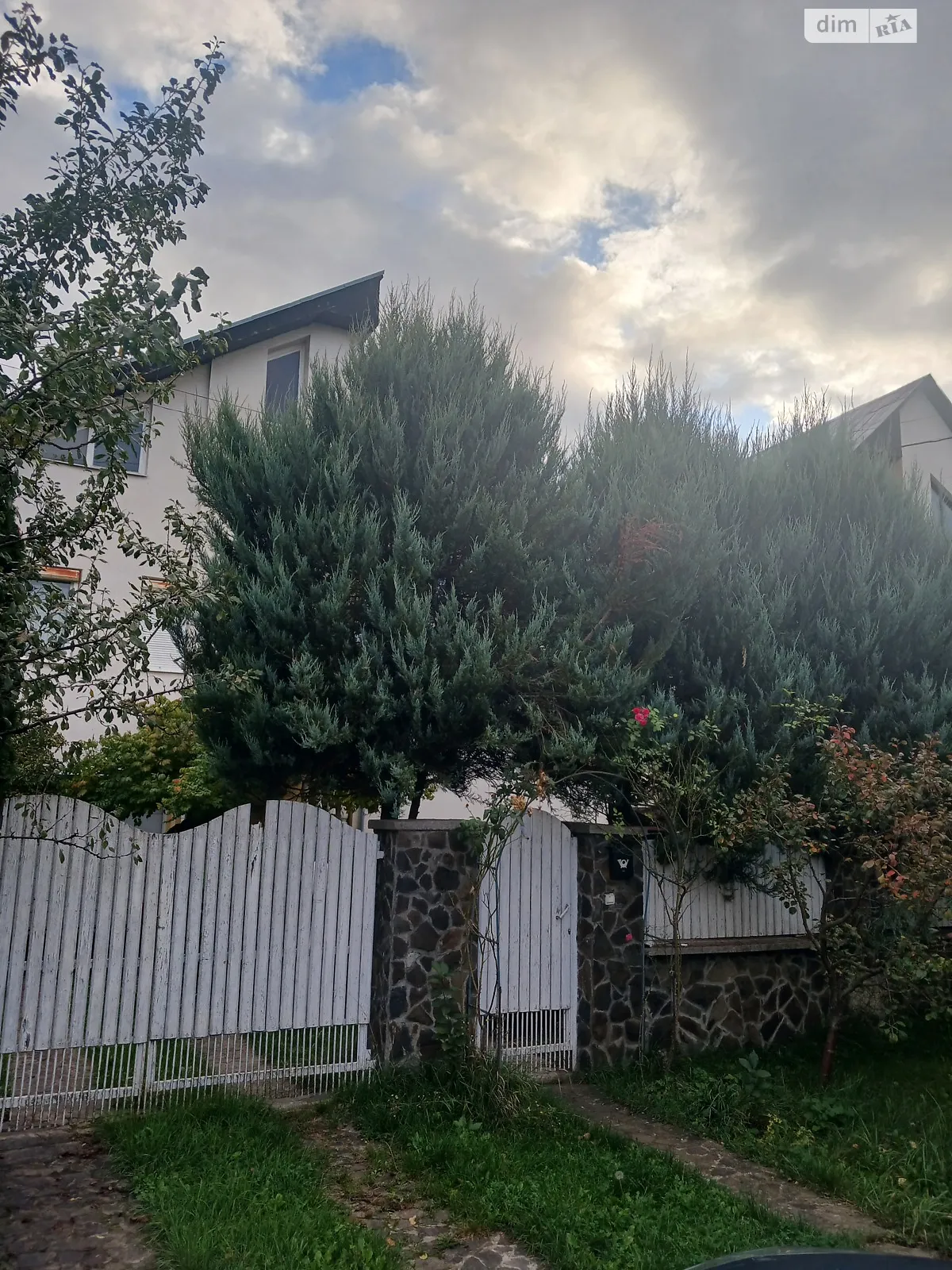 Сдается в аренду дом на 3 этажа 250 кв. м с террасой, цена: 750 $ - фото 1