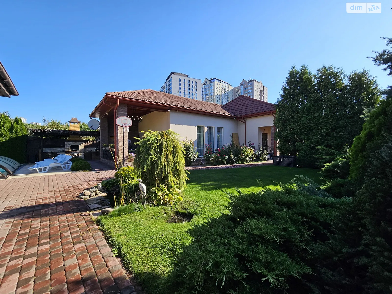 Продается дом на 2 этажа 211.8 кв. м с подвалом, цена: 350000 $ - фото 1