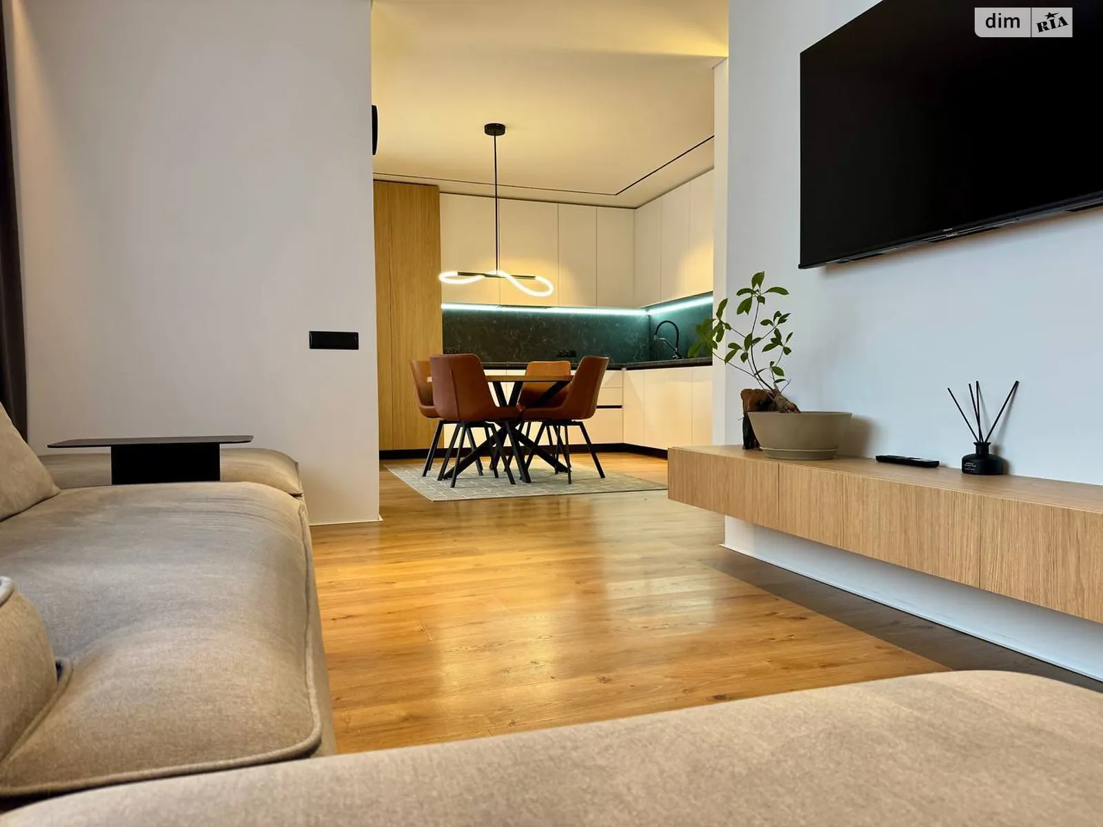 Продается 2-комнатная квартира 70.9 кв. м в Ровно, ул. Студенческая, 34А - фото 1