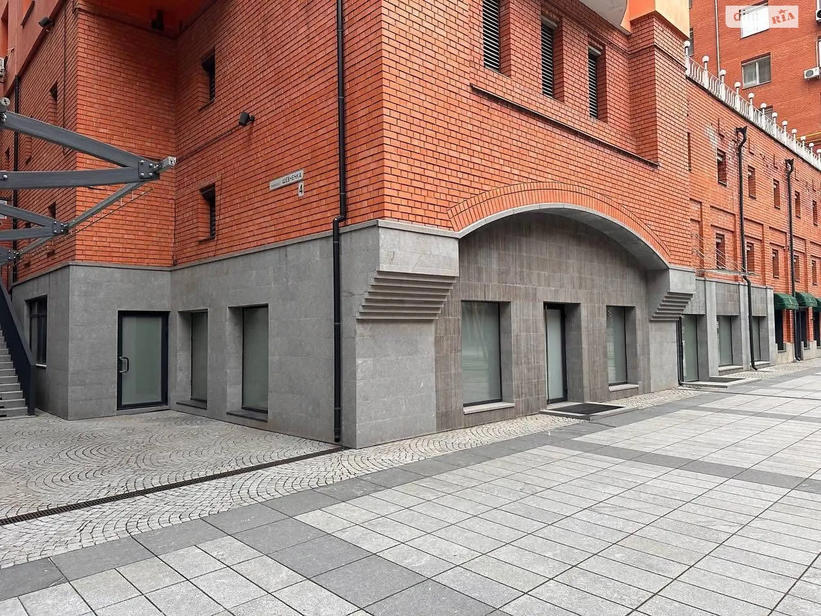 Сдается в аренду помещения свободного назначения 259 кв. м в 3-этажном здании, цена: 129500 грн - фото 1