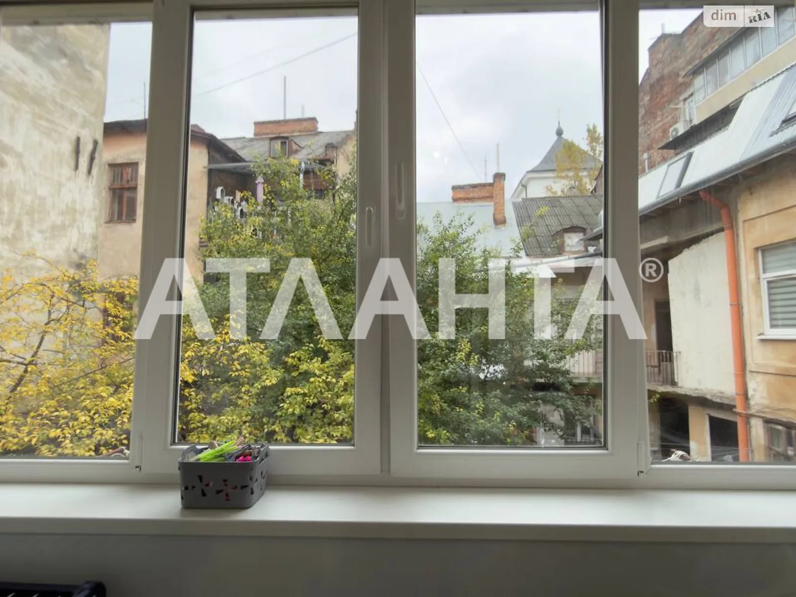 Продается 2-комнатная квартира 37.5 кв. м в Львове, ул. Хмельницкого Богдана - фото 1