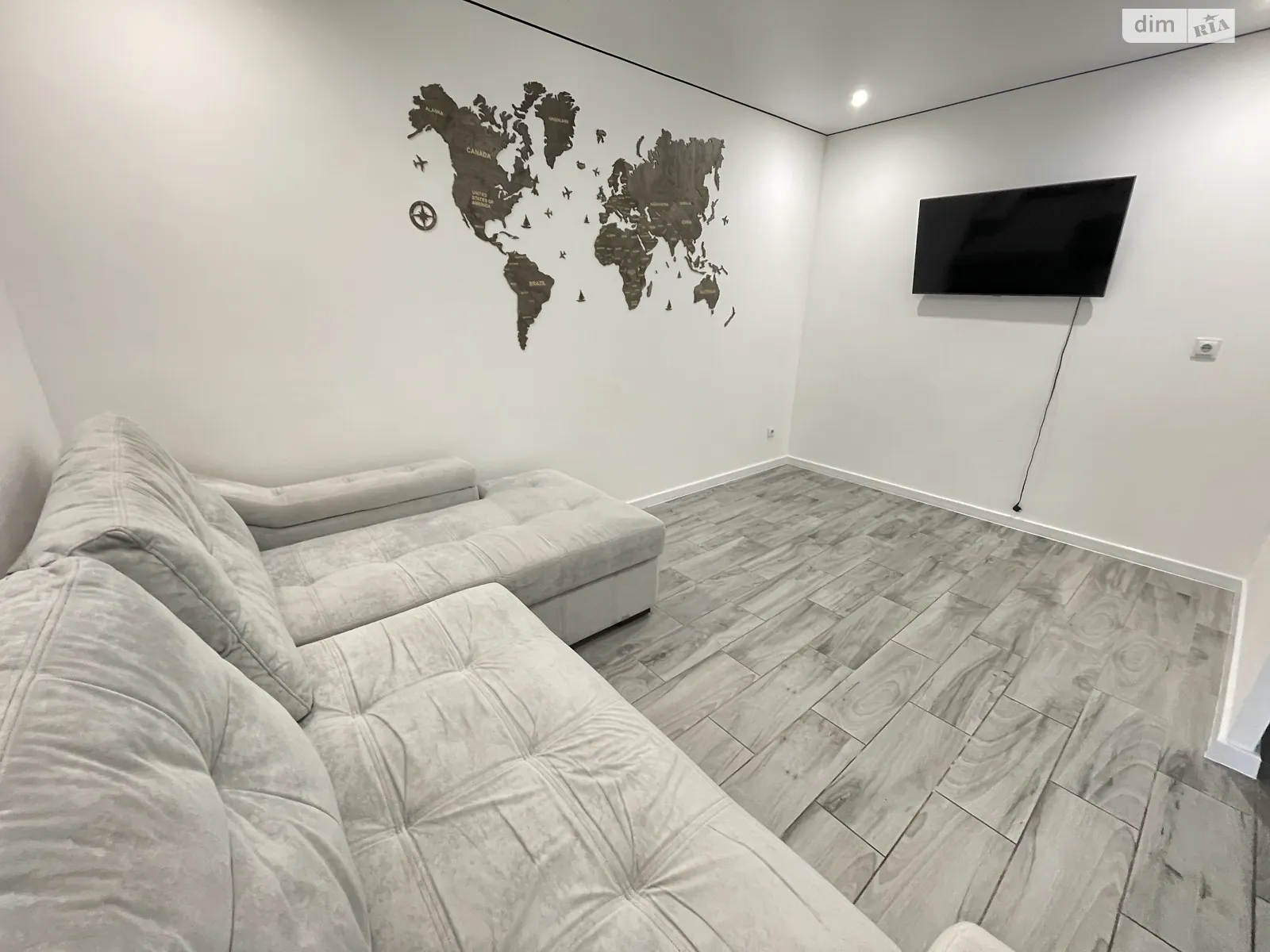1-комнатная квартира 52 кв. м в, цена: 300 $ - фото 1