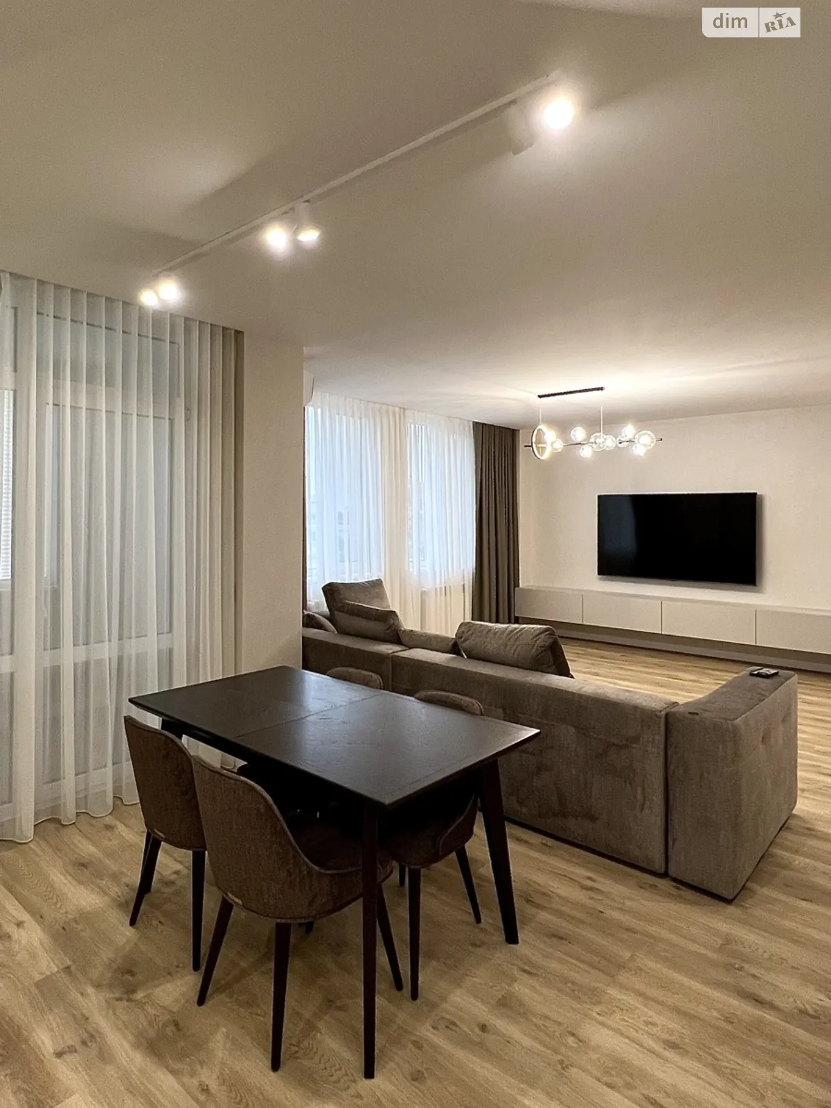 Продается 3-комнатная квартира 101.4 кв. м в Ровно, ул. Саймона Смита(Толстого Льва), 10 - фото 1