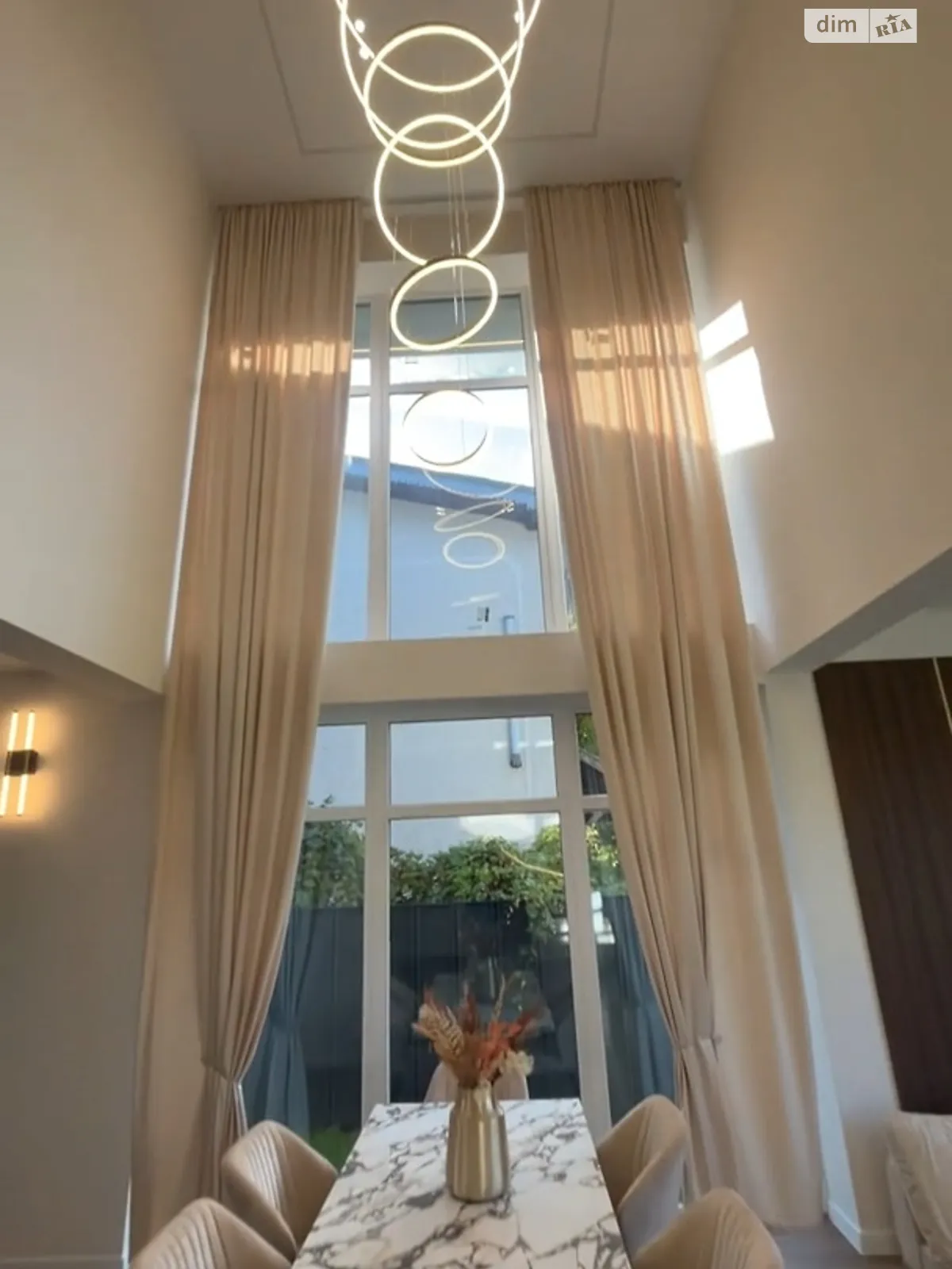 Продается дом на 2 этажа 188 кв. м с гаражом, цена: 330000 $ - фото 1