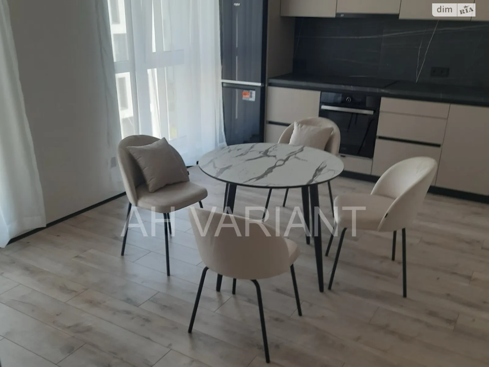 Продається 1-кімнатна квартира 44 кв. м у Минаї, вул. Августина Волошина - фото 1