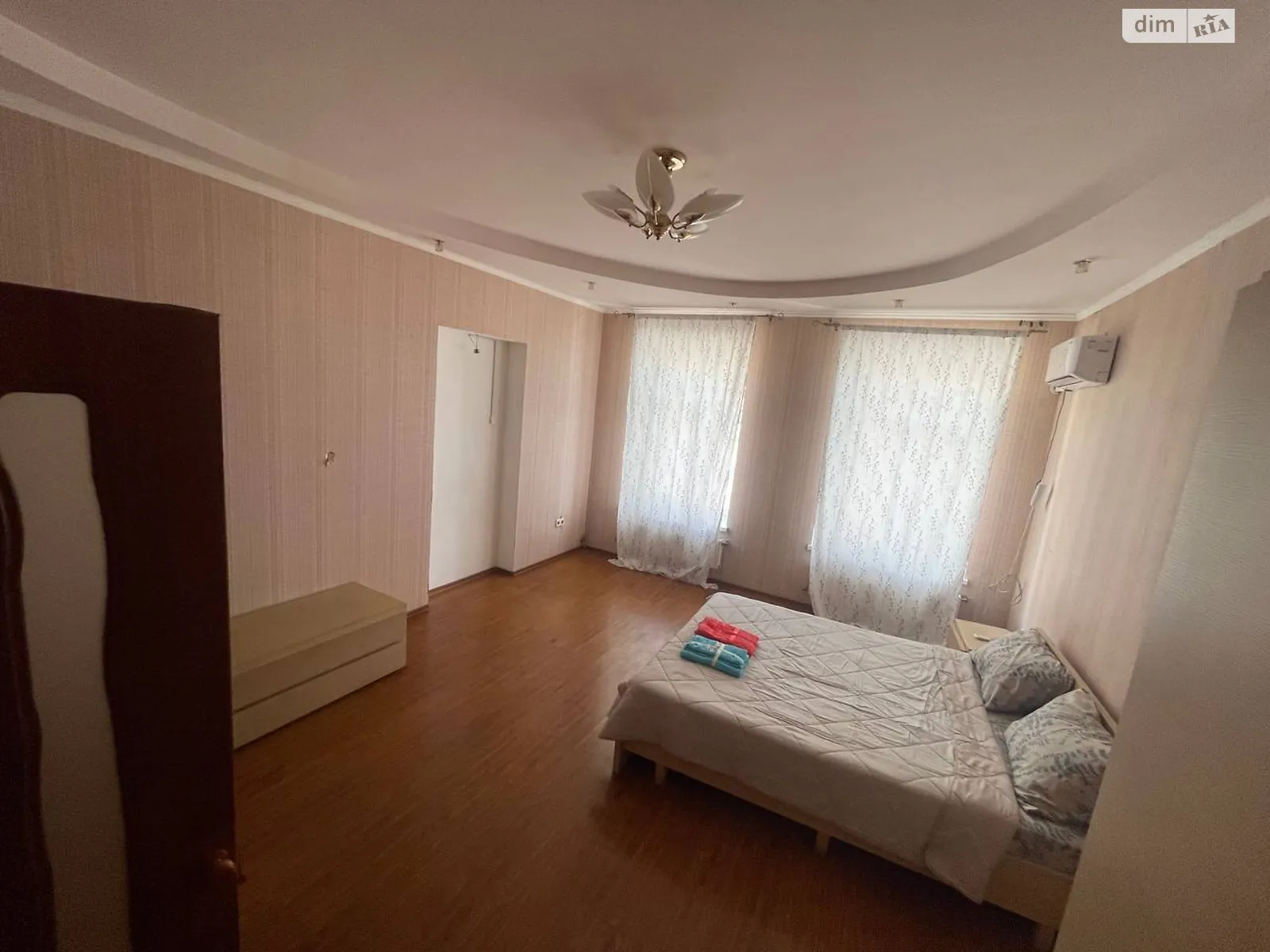 ул. Дерибасовская, 1 Приморский Одесса - фото 1