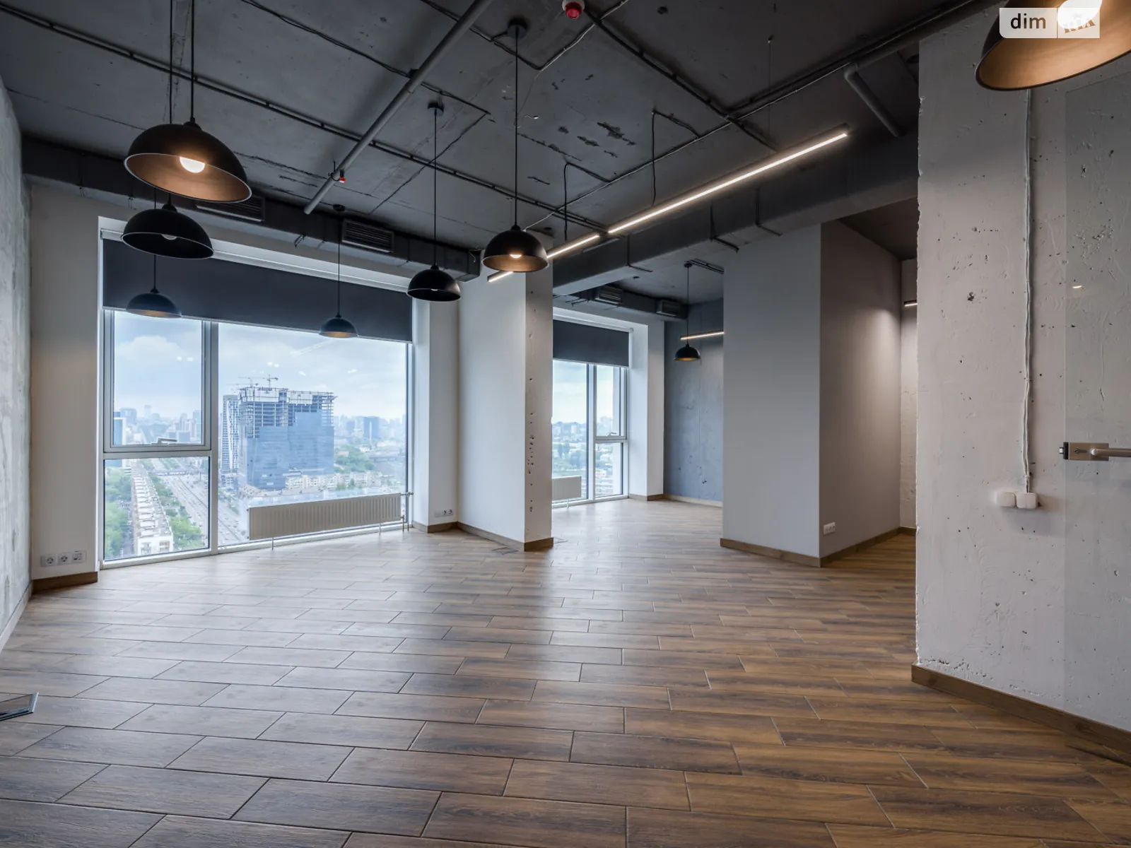 Сдается в аренду офис 250 кв. м в бизнес-центре, цена: 5000 $ - фото 1