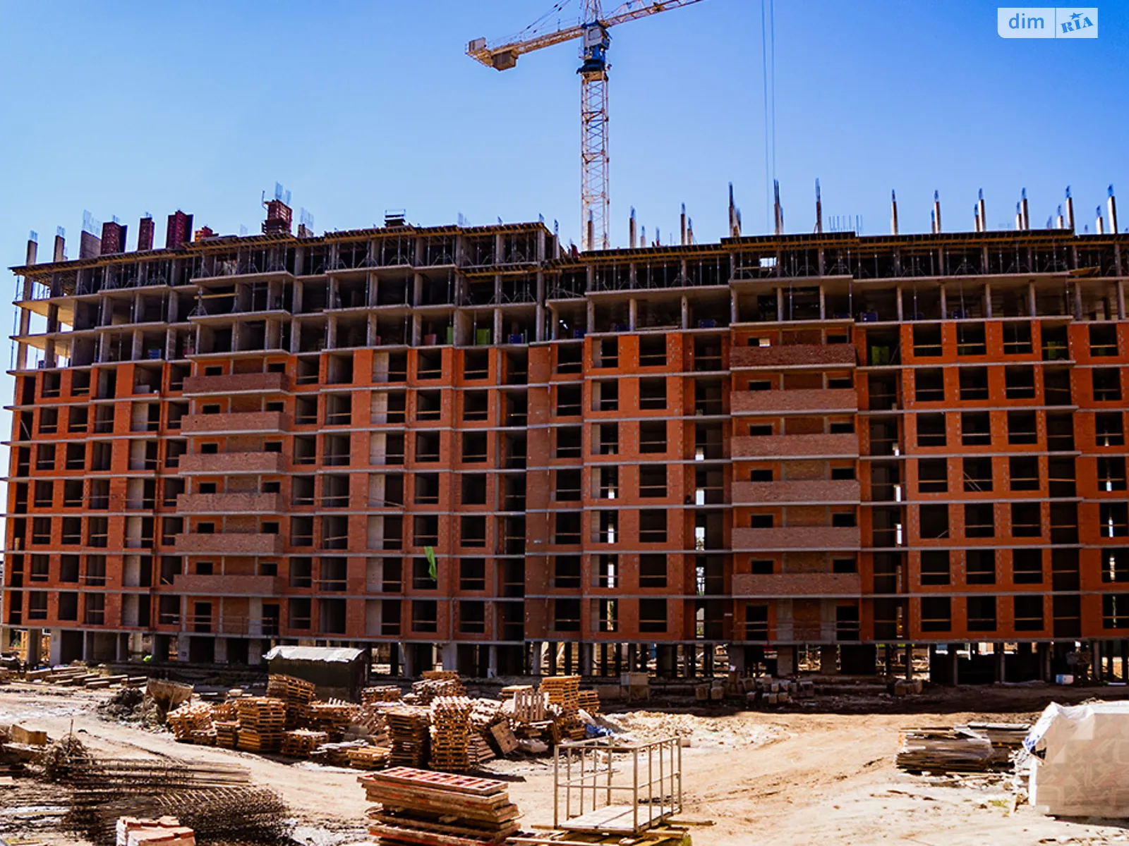 Продается 3-комнатная квартира 82 кв. м в Ивано-Франковске, ул. Хриплинская, 9 - фото 1