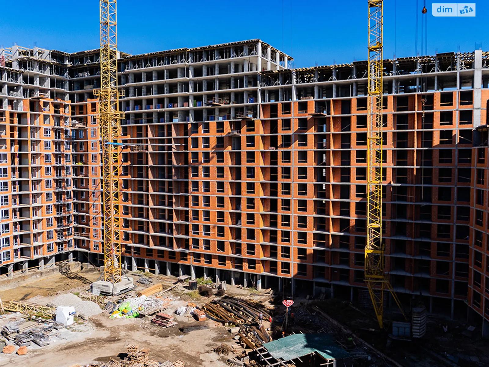Продается 3-комнатная квартира 83 кв. м в Ивано-Франковске, ул. Хриплинская, 9 - фото 1