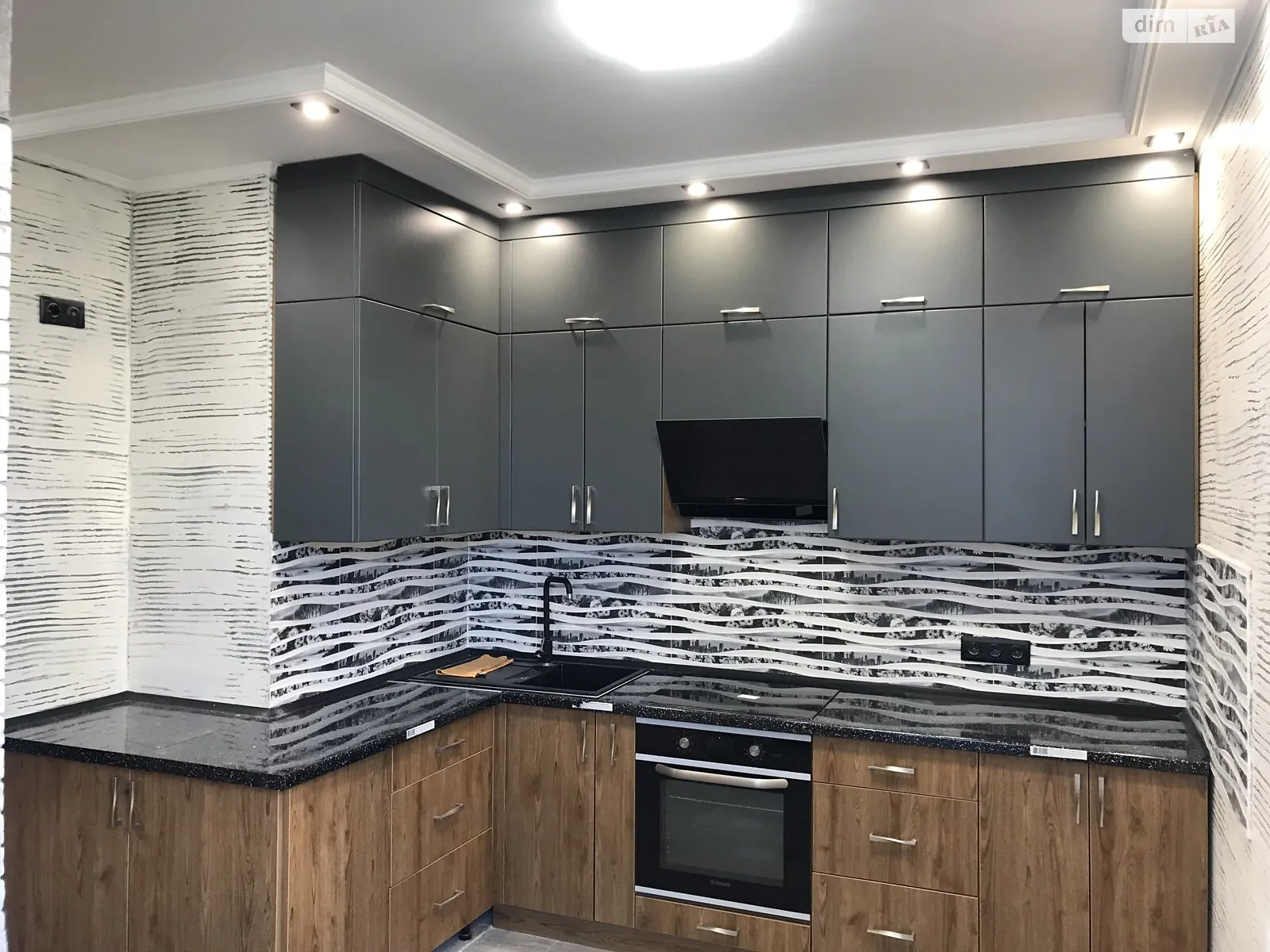 Сдается в аренду 1-комнатная квартира 40 кв. м в Киеве, ул. Сивашская, 12/2 - фото 1