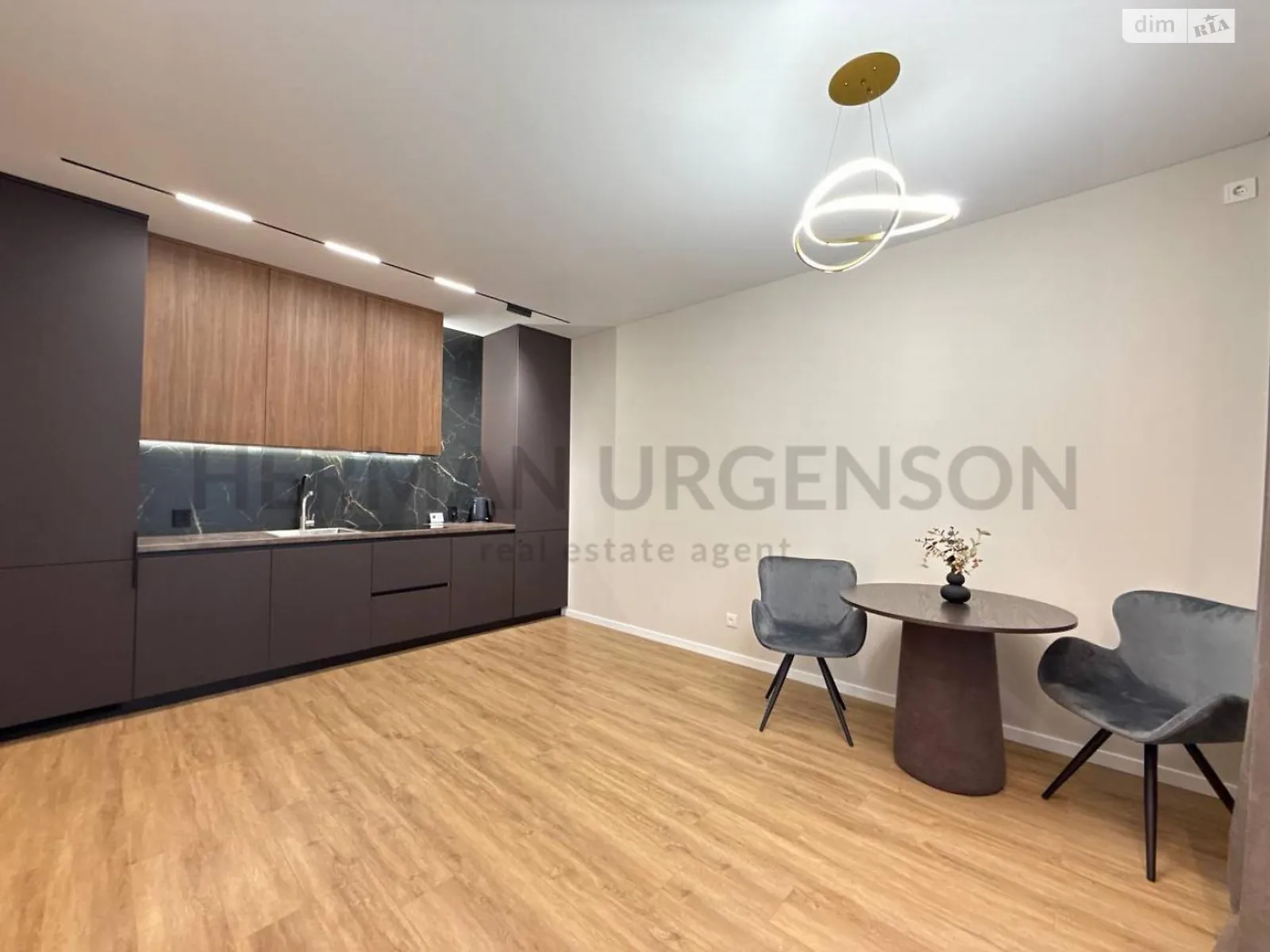 Продается 1-комнатная квартира 47 кв. м в Ужгороде, ул. Бабьяка, 1Б - фото 1