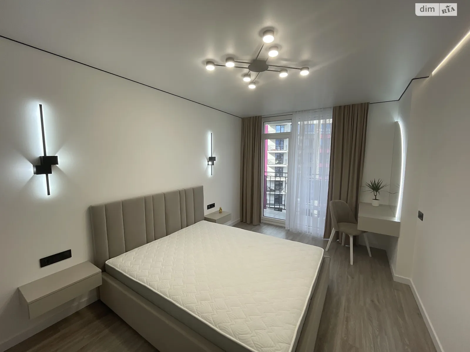 Продается 1-комнатная квартира 39 кв. м в Ивано-Франковске, ул. Юліана Пелеша(Крайковского), 3 корпус 5 - фото 1