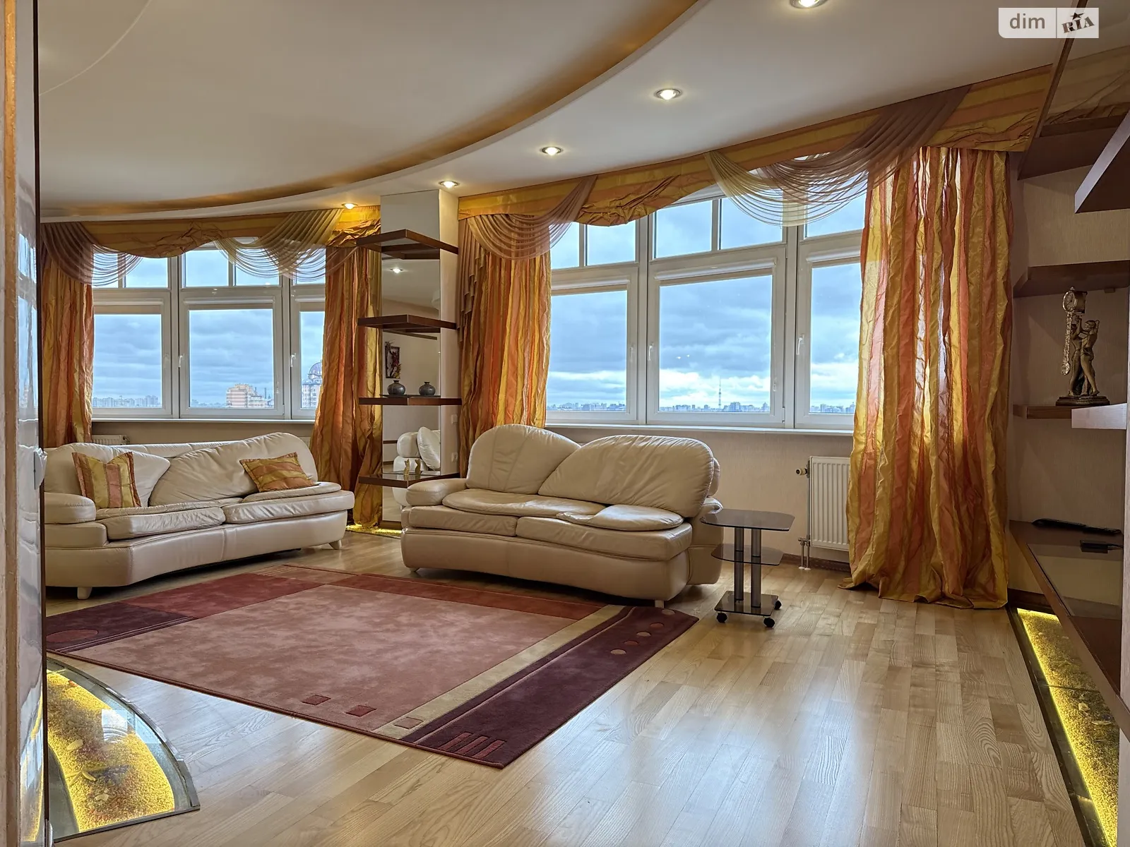 Сдается в аренду 4-комнатная квартира 231.8 кв. м в Киеве, бул. Леси Украинки, 23 - фото 1