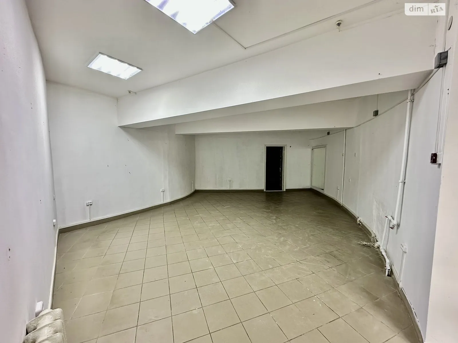 Здається в оренду приміщення вільного призначення 48 кв. м в 9-поверховій будівлі, цена: 14000 грн - фото 1