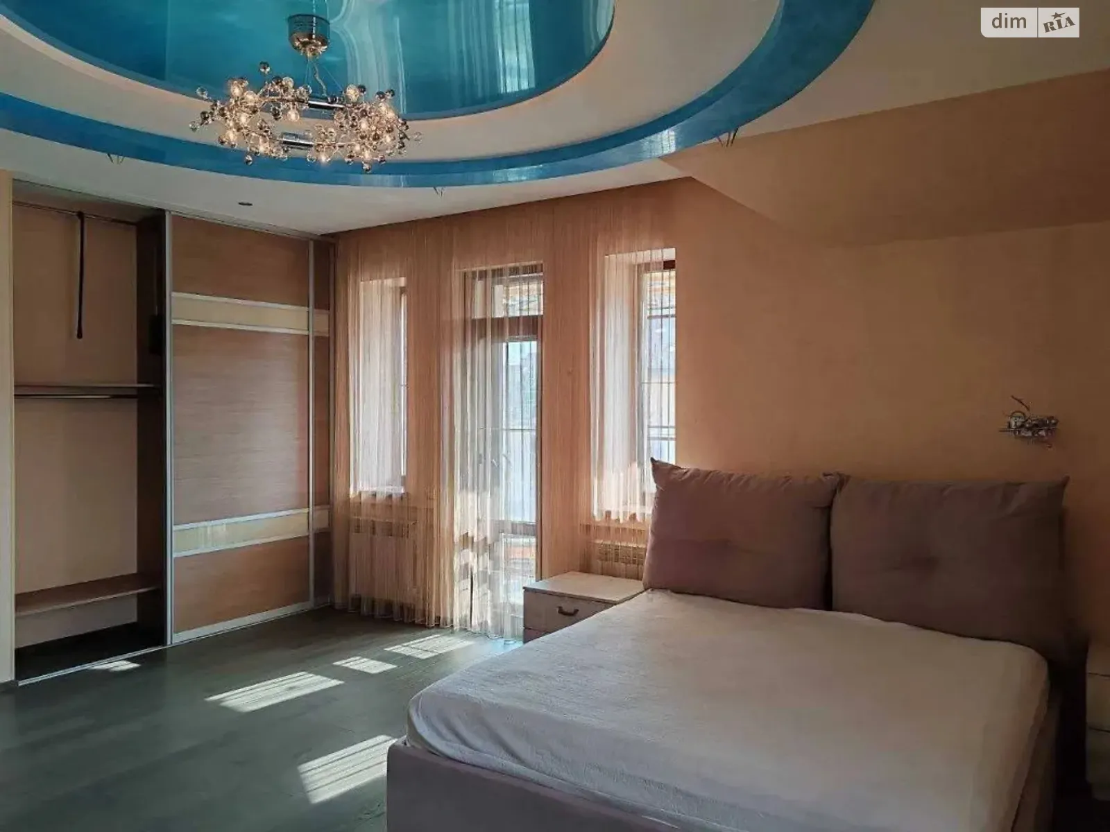 Продается дом на 2 этажа 232 кв. м с участком, цена: 280000 $ - фото 1