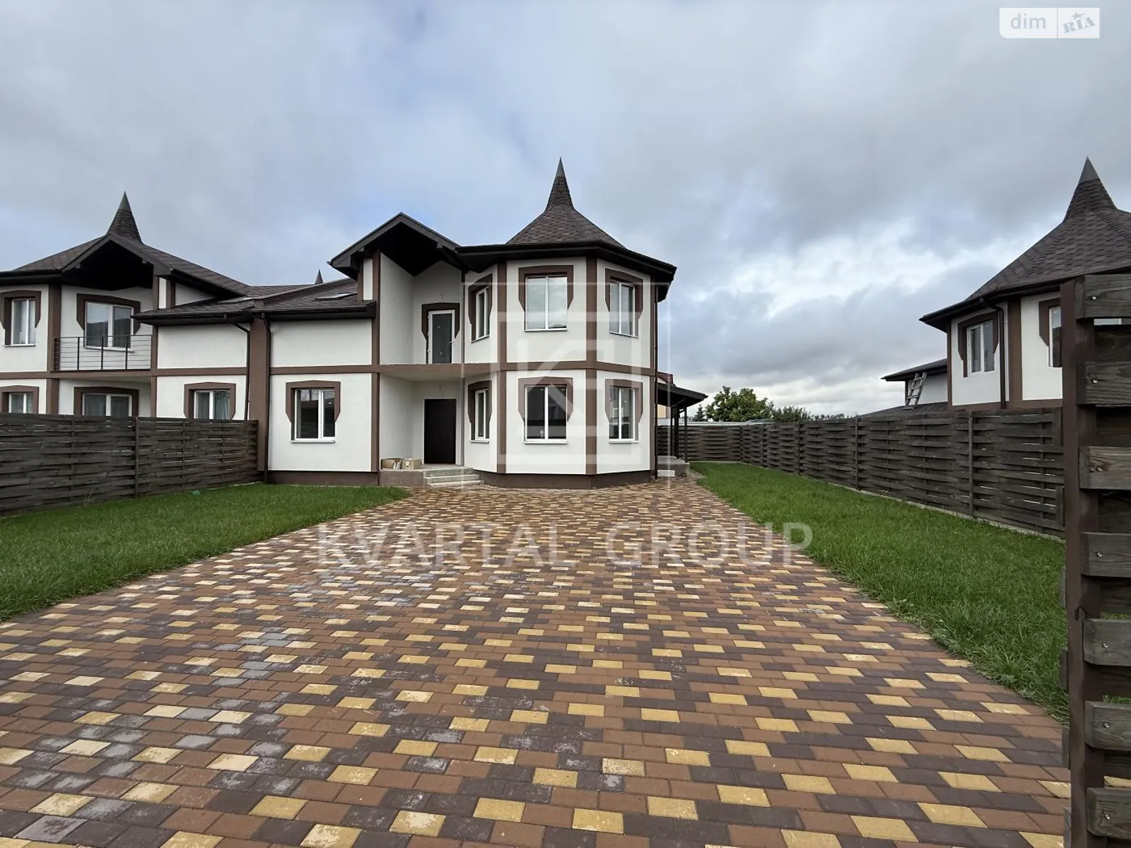 Продается дом на 2 этажа 140 кв. м с участком, цена: 127000 $ - фото 1