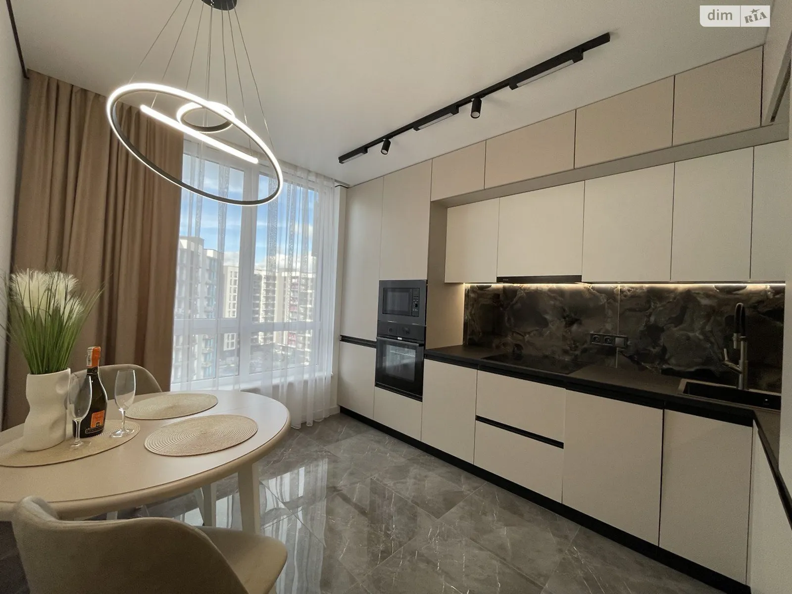 Продается 1-комнатная квартира 39 кв. м в Ивано-Франковске, ул. Юліана Пелеша(Крайковского) - фото 1