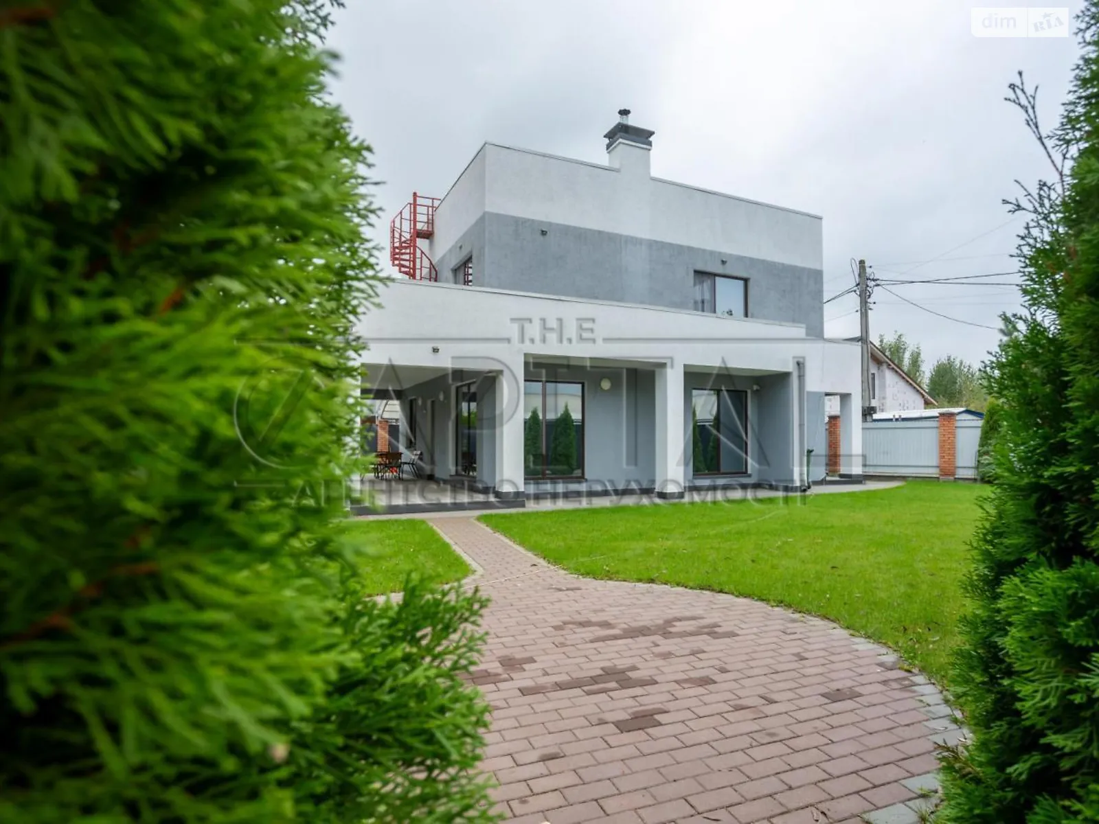 Сдается в аренду дом на 2 этажа 180 кв. м с садом, цена: 2200 $ - фото 1