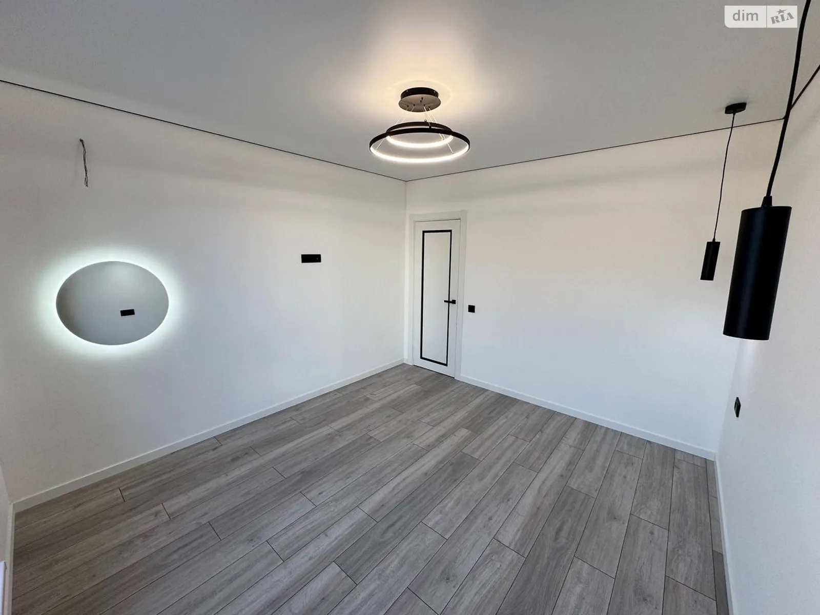 Продается 1-комнатная квартира 45 кв. м в Ивано-Франковске, ул. Флотская, 10Б - фото 1