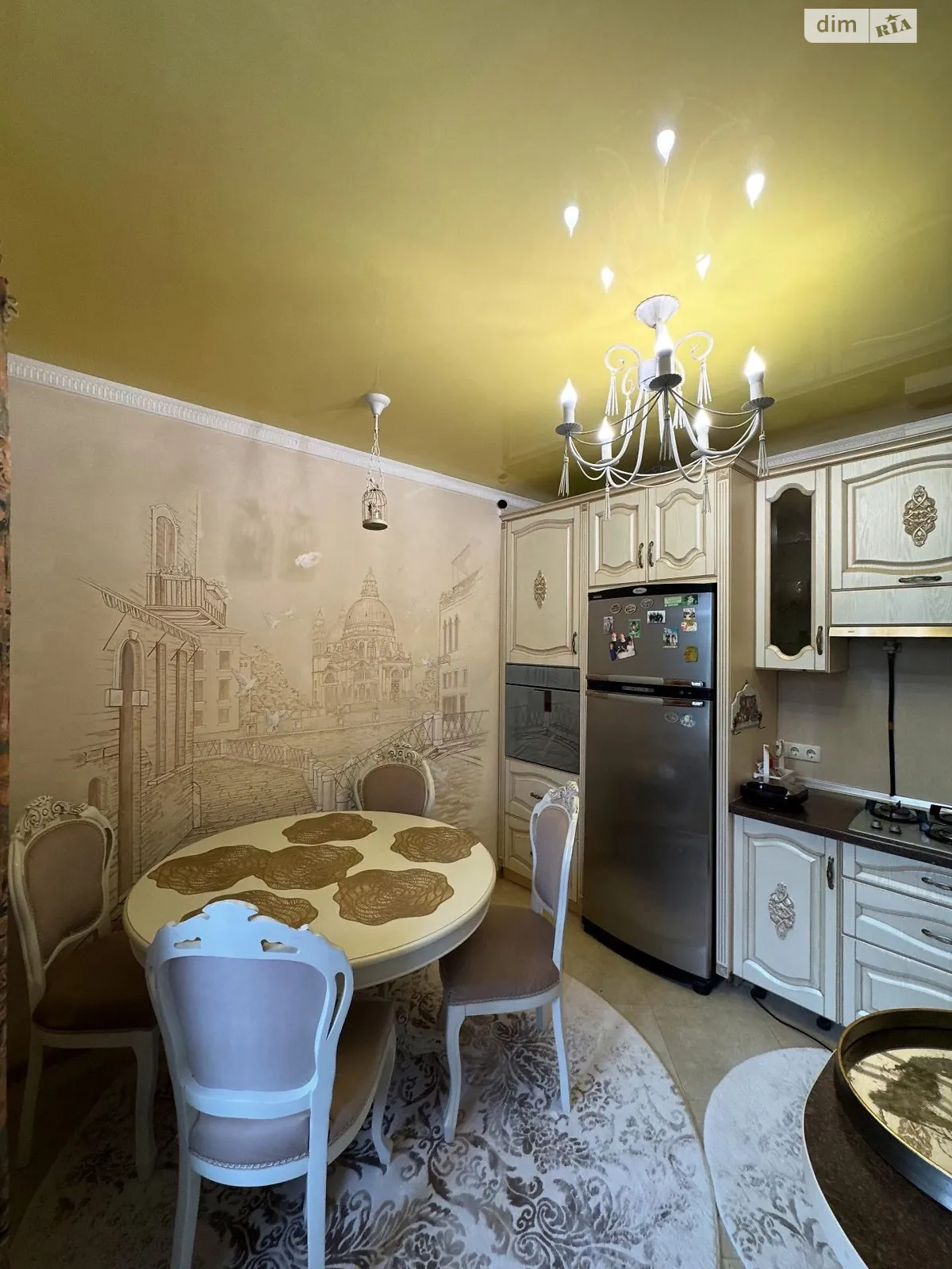 3-комнатная квартира 99 кв. м в Луцке, ул. Строителей, 11 - фото 1