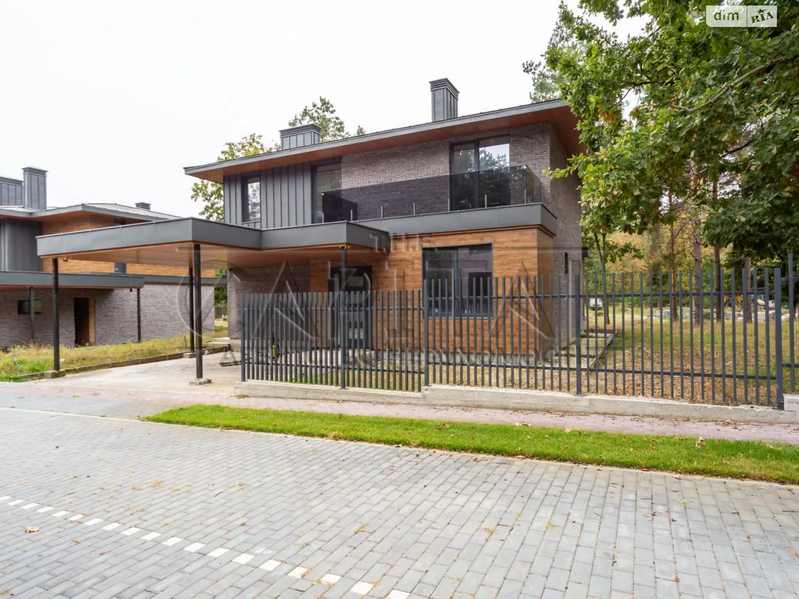 Продается дом на 2 этажа 185 кв. м с бассейном, цена: 333000 $ - фото 1