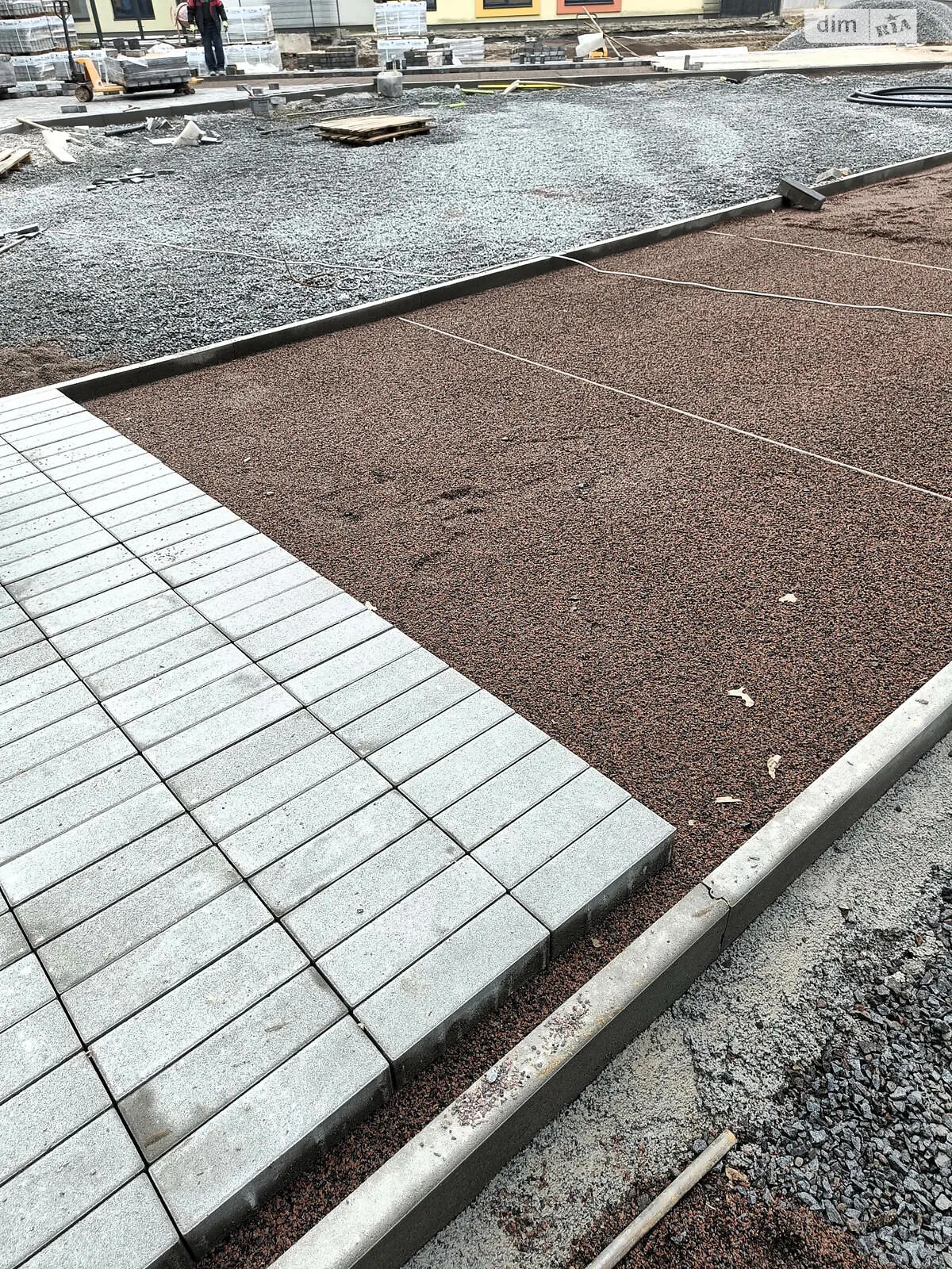 Продається 3-кімнатна квартира 95 кв. м у Львові, вул. Угорська, 12 - фото 1