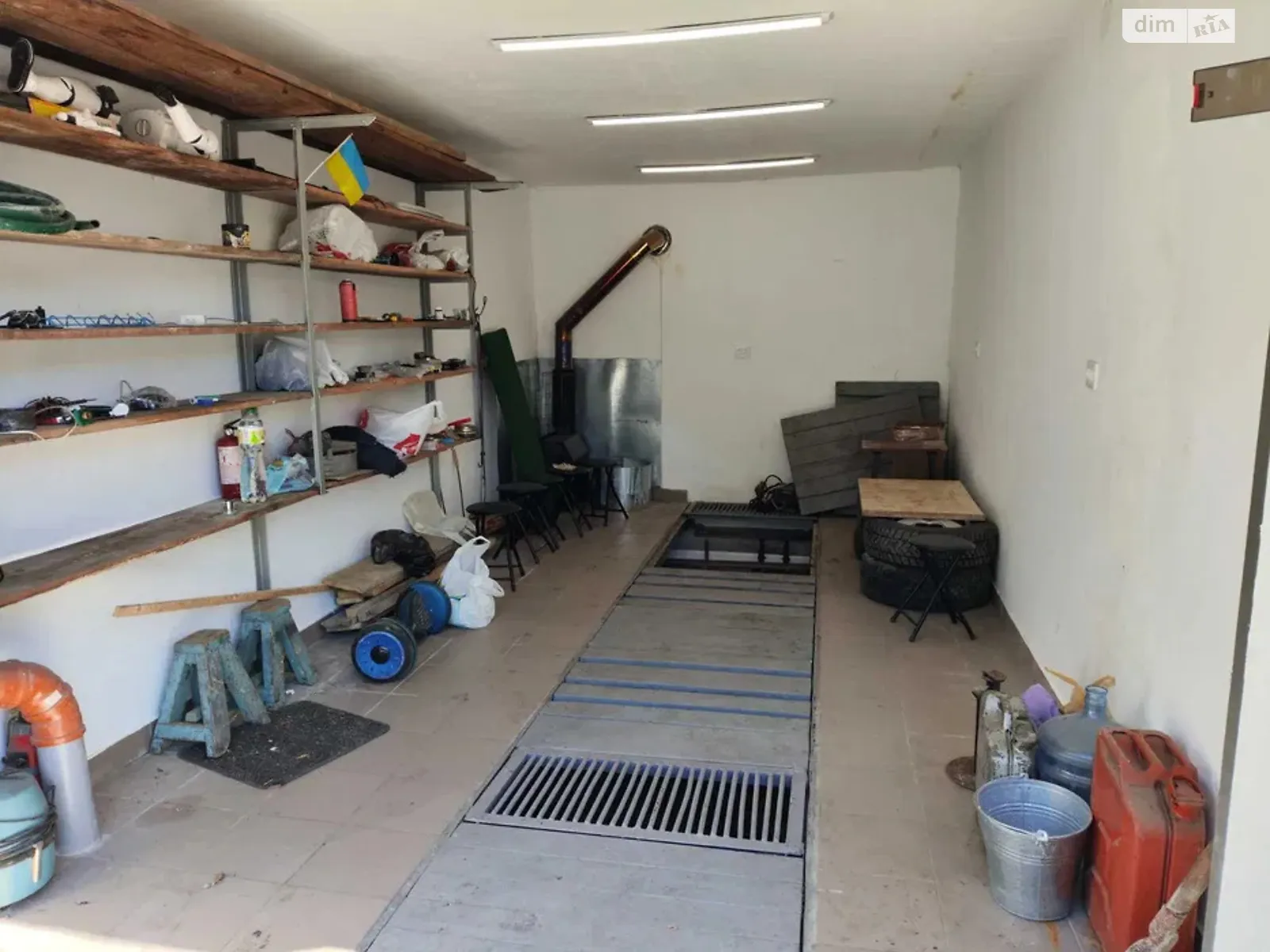 Продается место в гаражном кооперативе под легковое авто на 18.6 кв. м, цена: 9500 $ - фото 1