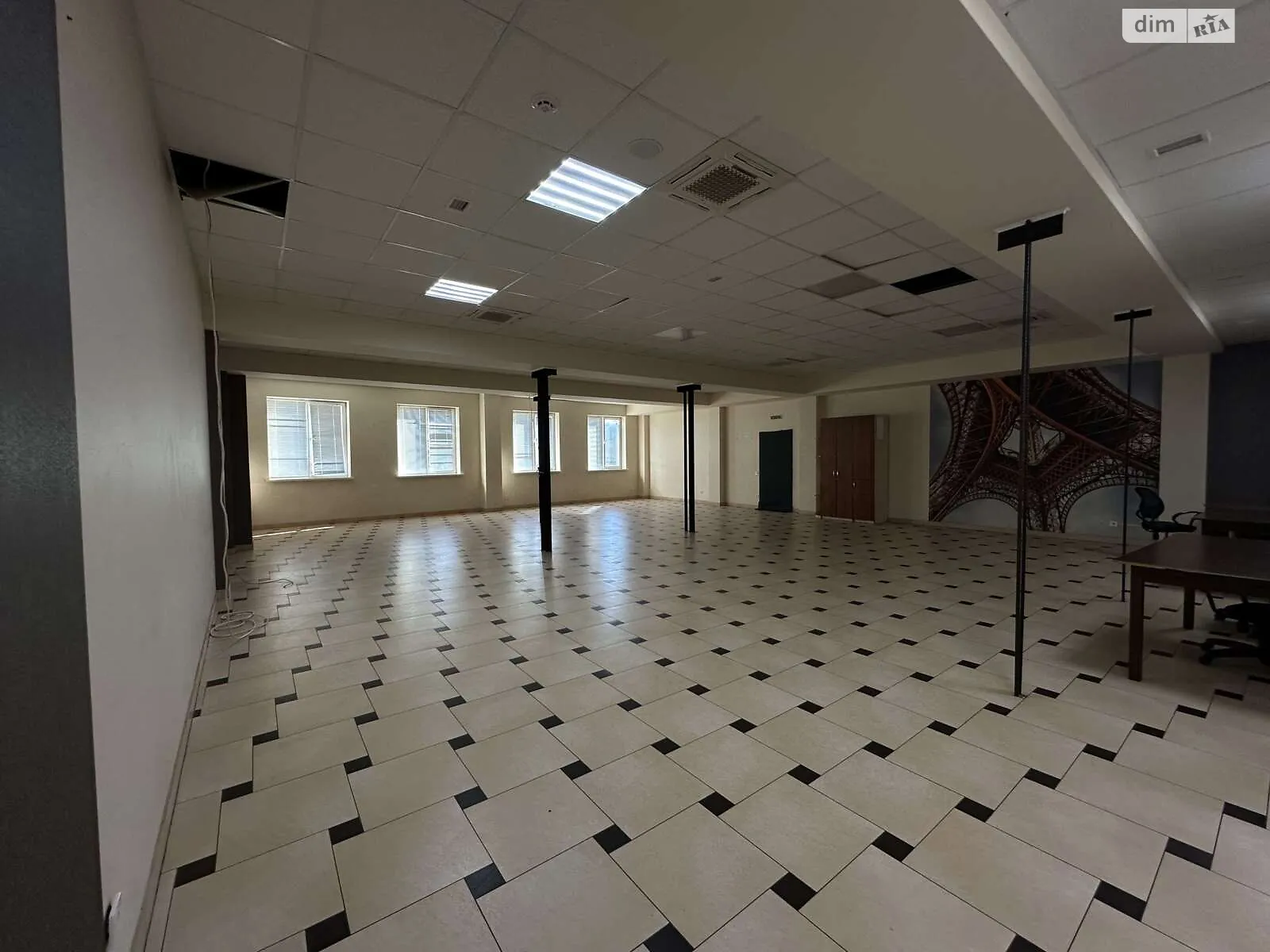 Сдается в аренду офис 150 кв. м в бизнес-центре, цена: 52500 грн - фото 1