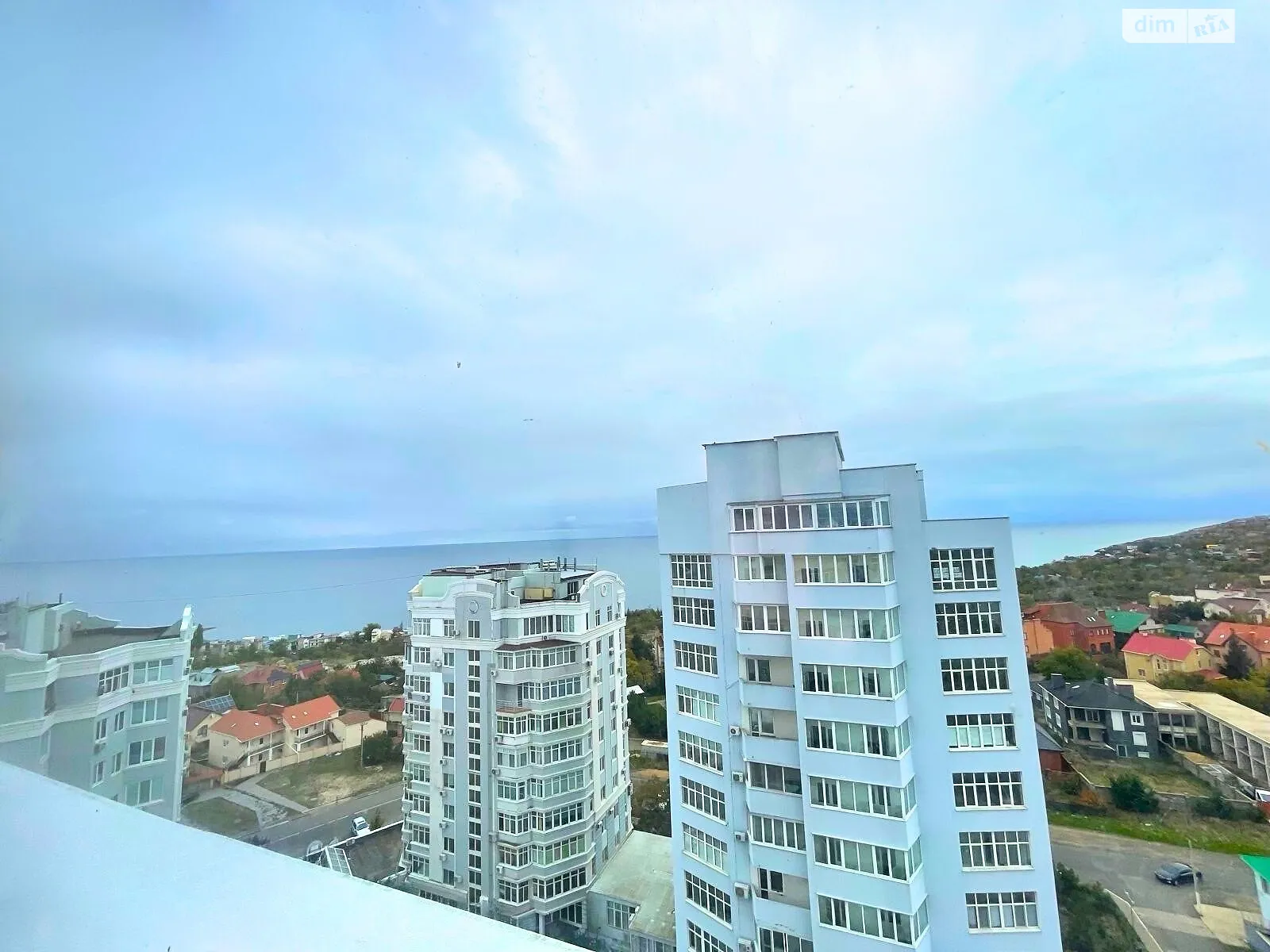 Продається 2-кімнатна квартира 138 кв. м у Чорноморську, вул. Радісна - фото 1