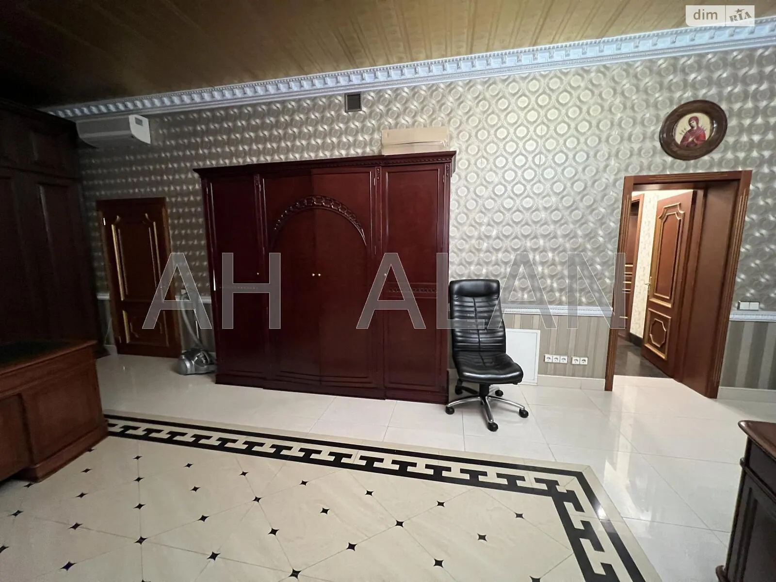 Сдается в аренду офис 723 кв. м в бизнес-центре, цена: 10000 $ - фото 1