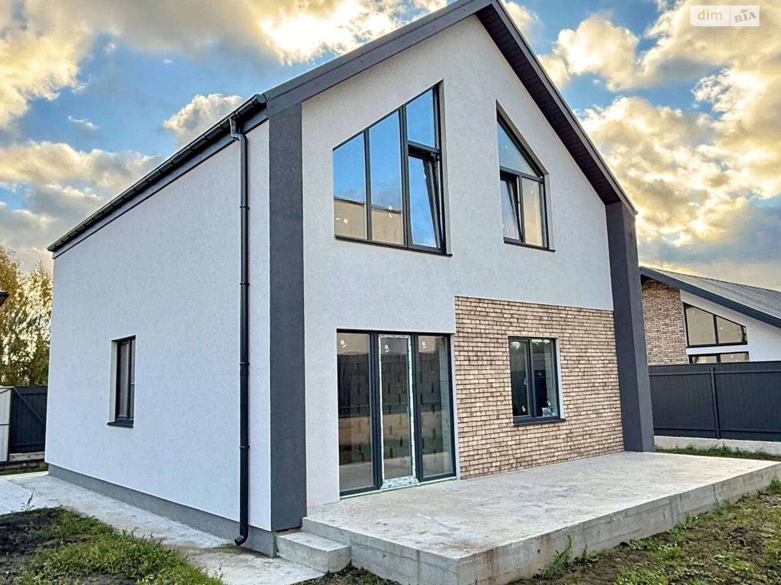 Продается дом на 2 этажа 135 кв. м с участком, цена: 108000 $ - фото 1